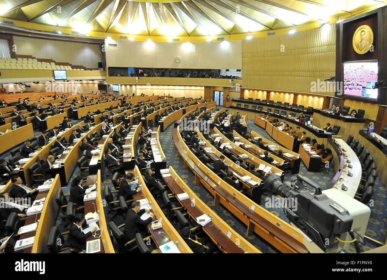 Bangkok. Sep 6, 2015. Les membres du Conseil de la réforme nationale de la Thaïlande (CNRC) vote sur le projet de nouvelle constitution au parlement Chambre à Bangkok le 6 septembre 2015. La Thaïlande est le dimanche du CNRC a voté 135 à 105, avec 7 abstentions, de rejeter un projet de constitution de 124 pages. © Xinhua/Alamy Live News Banque D'Images