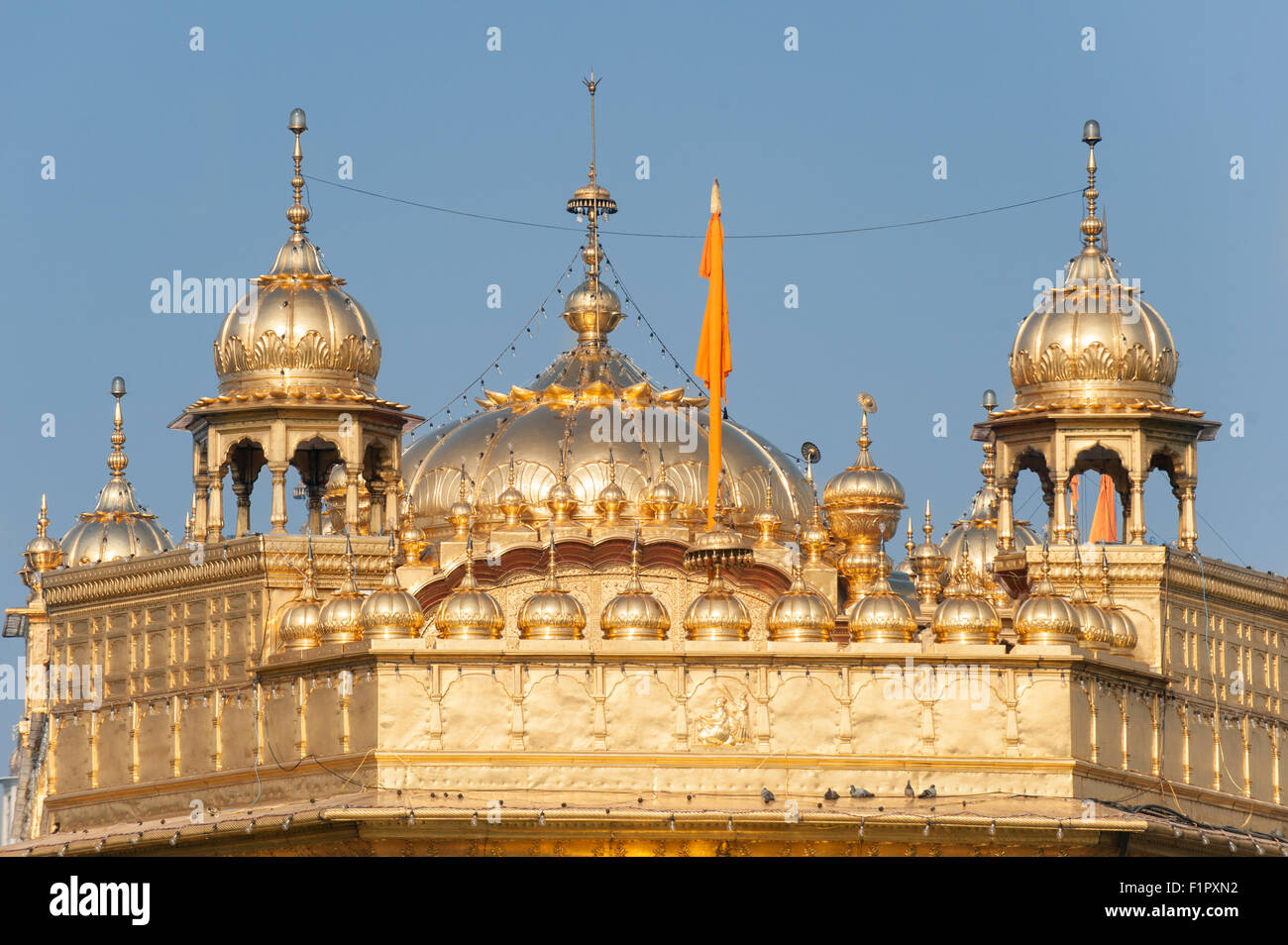 Amritsar, Punjab, en Inde. Le toit du temple d'or dans l'or. Banque D'Images