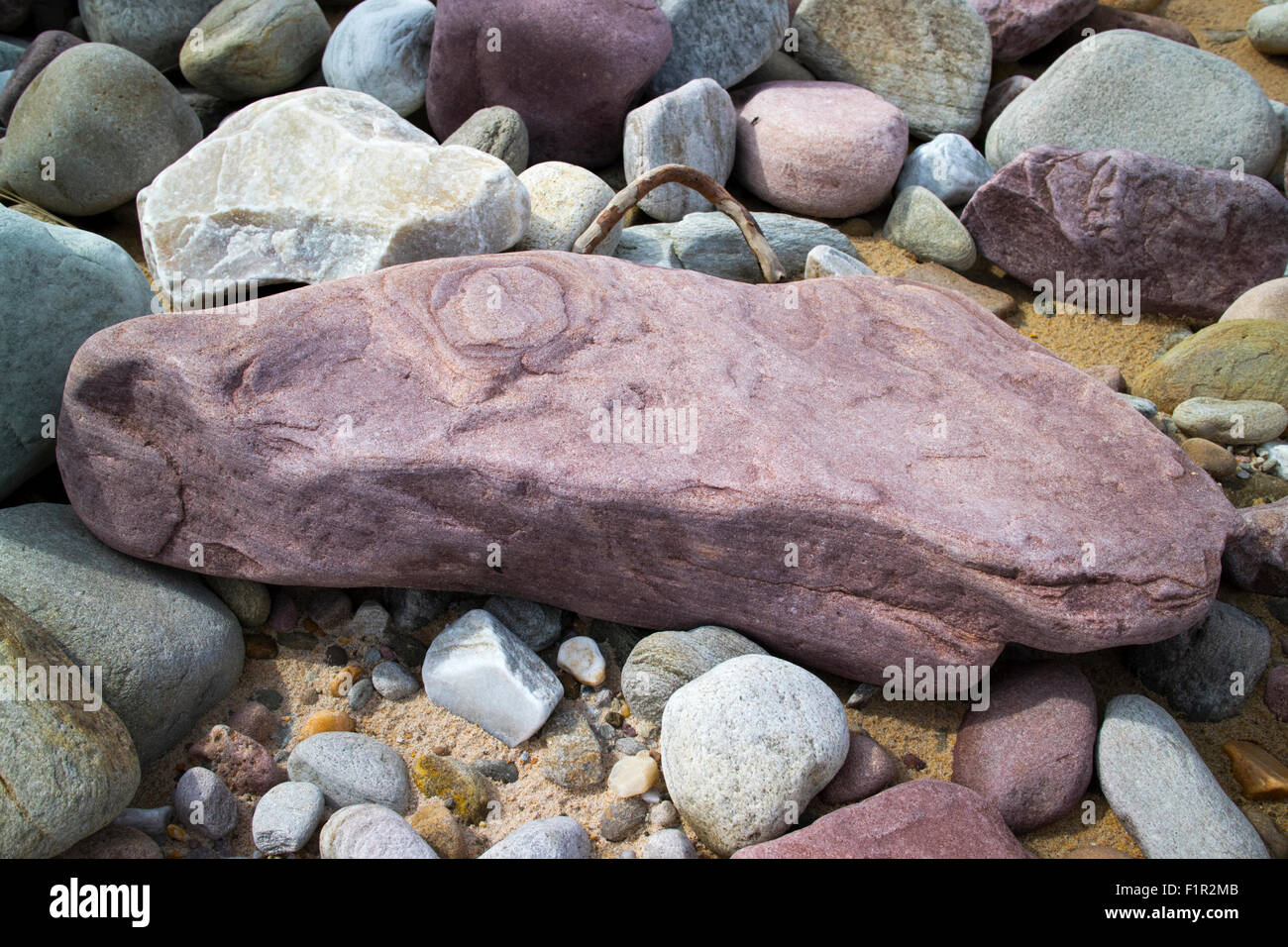 Grès rouge rose Rock Island Comté Mayo Irlande Achill Banque D'Images
