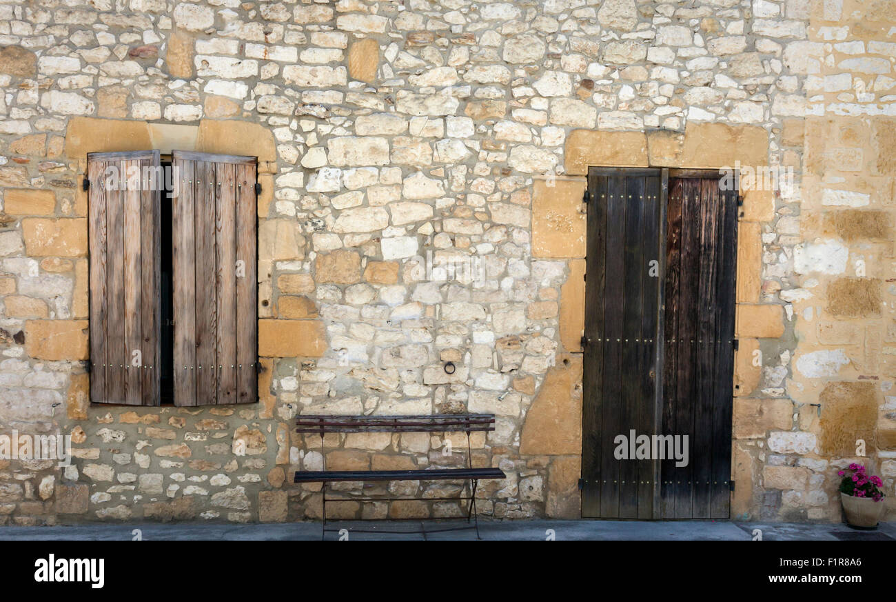 Volets et porte, Tarn-et-Garonne, Midi-pyrénées, dans le sud de la France, 2015 Banque D'Images