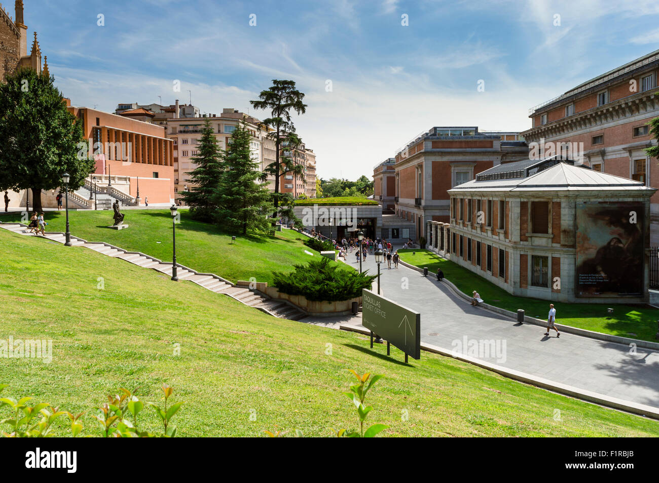 Madrid, Espagne - - 03 septembre 2015 : avis du Museo del Prado, Madrid. Vue sur la rue. Banque D'Images