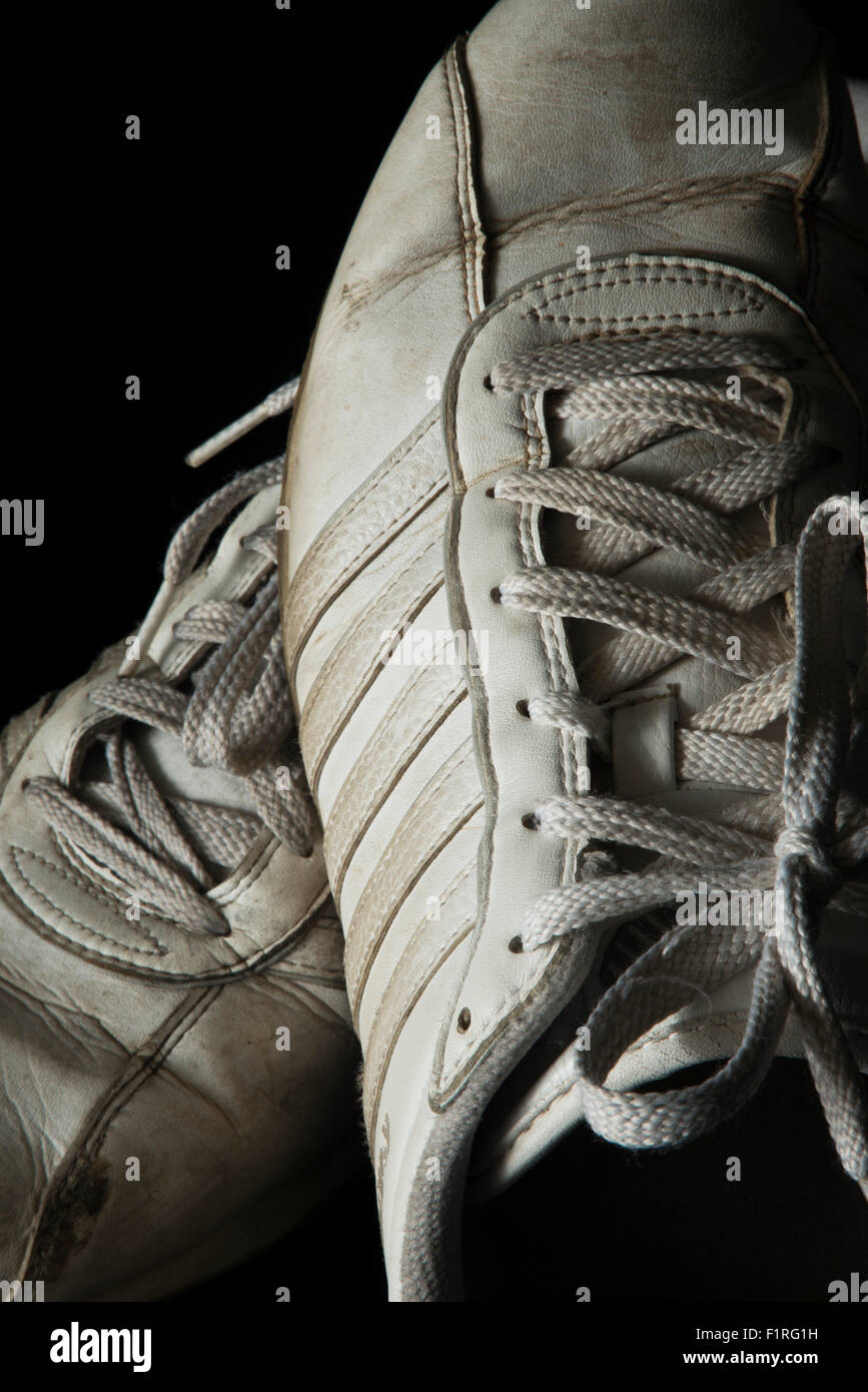 Vieilles chaussures de course blanc Banque D'Images