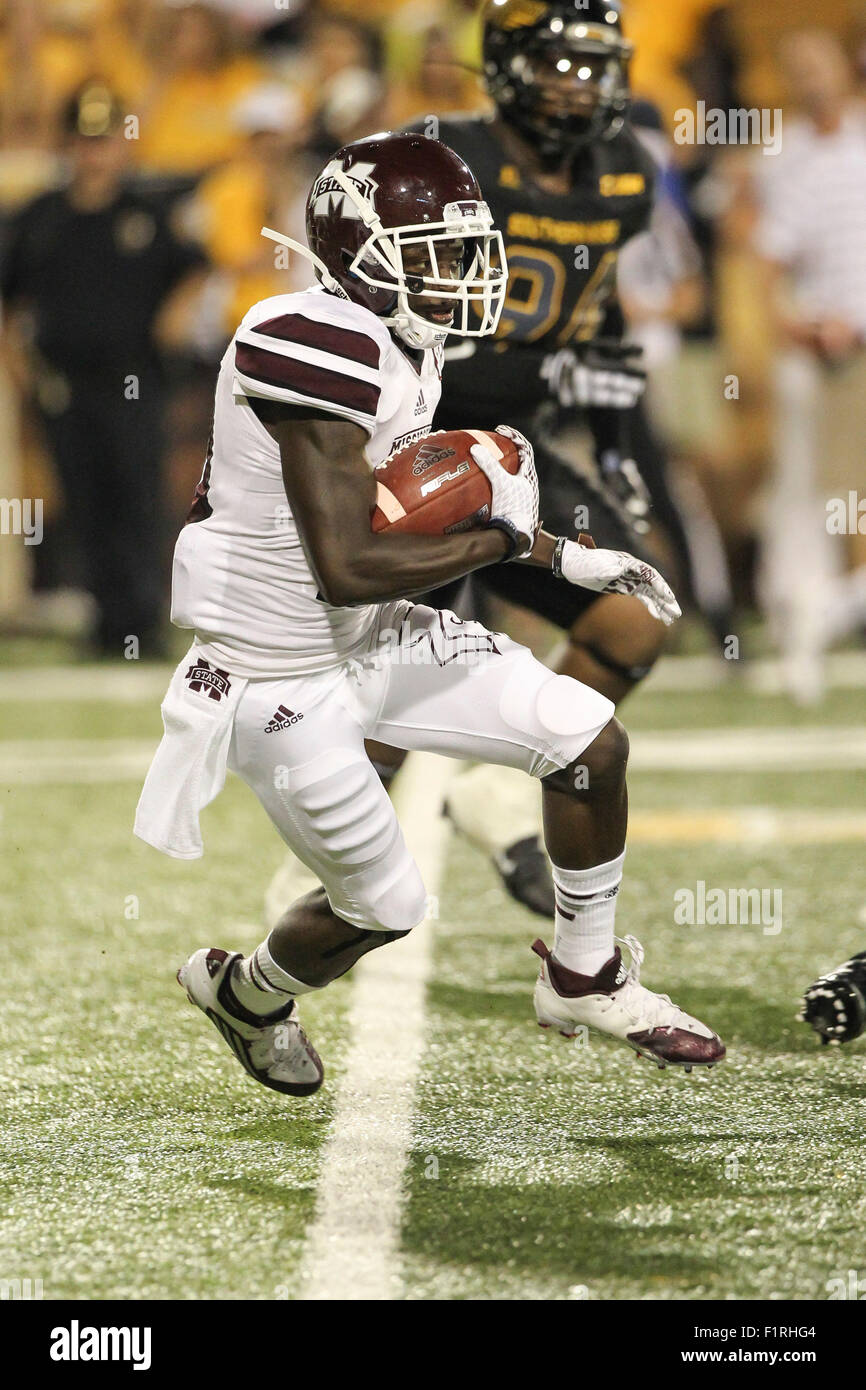 Mississippi State RB, Brandon Holloway (10) coup d'envoi de retour de 103 verges pour un touché au cours de la NCAA Football match entre la Southern Mississippi et Mississippi State à {M.M. Roberts} dans {} {} Hattiesburg MS. Chuck lécher/CSM Banque D'Images