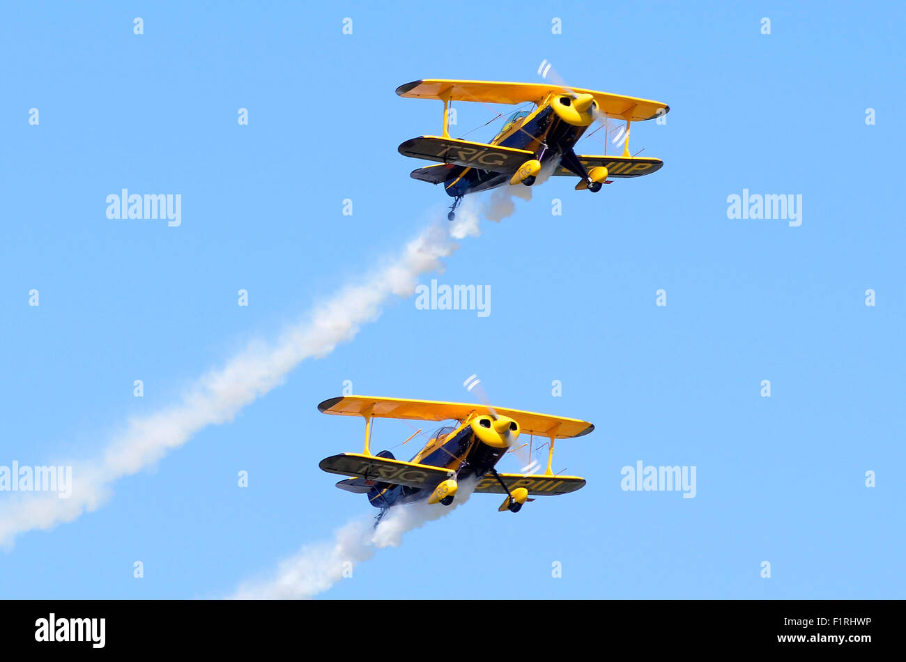 L'équipe de voltige Trig Pitts S-1D Promotions en formation, Cosby Show victoire, Leicestershire, UK, 2015. Crédit : Antony l'ortie/Alamy Live News Banque D'Images