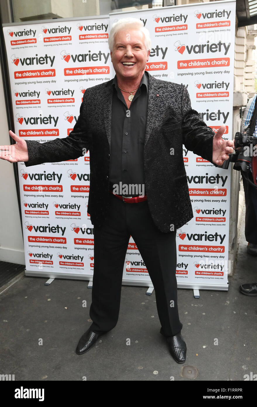 Londres, Royaume-Uni, 19 mai 2015 : Jess Conrad assiste au Shooting Stars' Party de lancement du livre à Londres. Banque D'Images