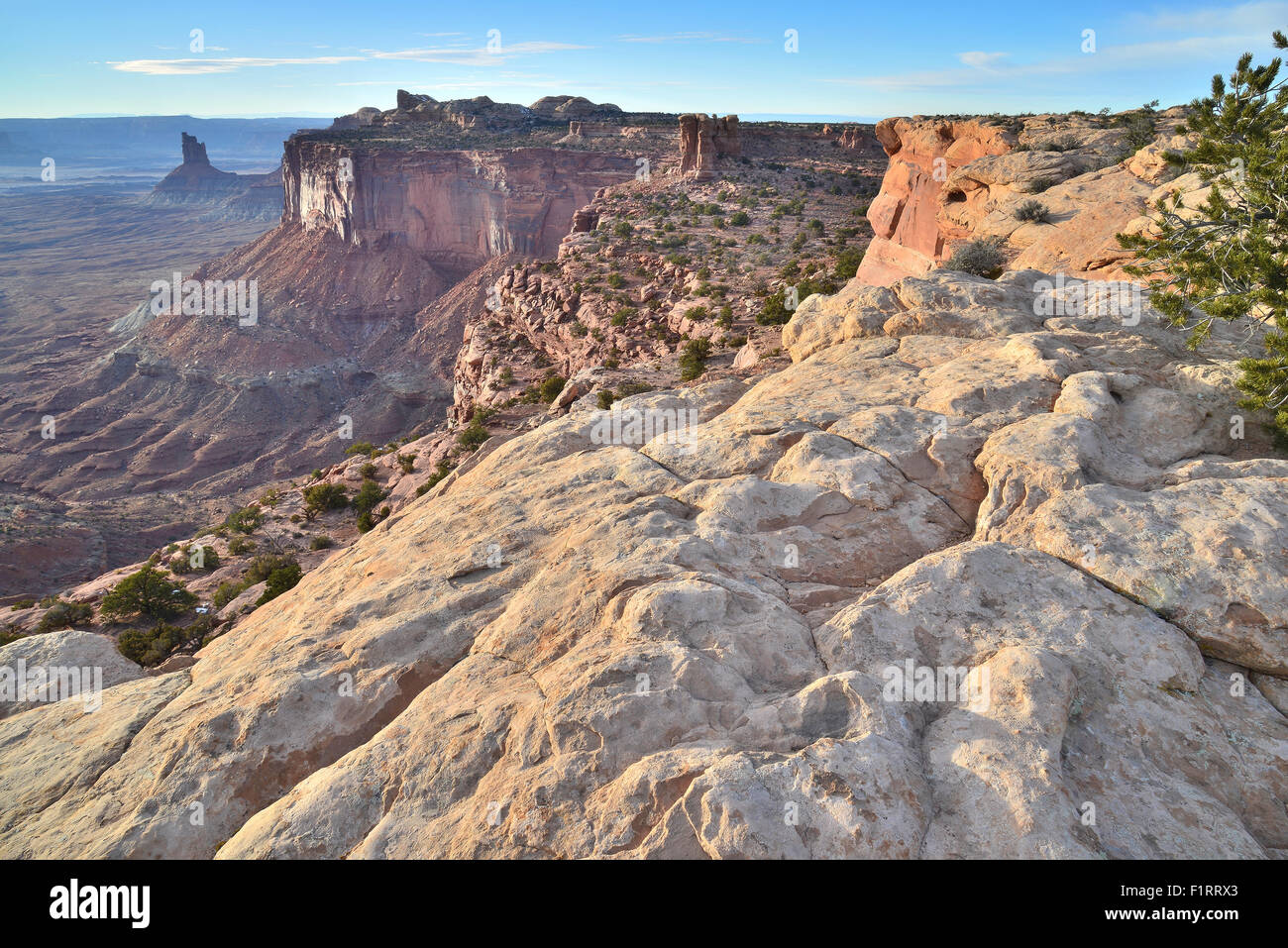Vue de côté de la rivière Verte de Canyonlands National Park d'une île dans le ciel District de Canyonlands National Park dans l'Utah Banque D'Images