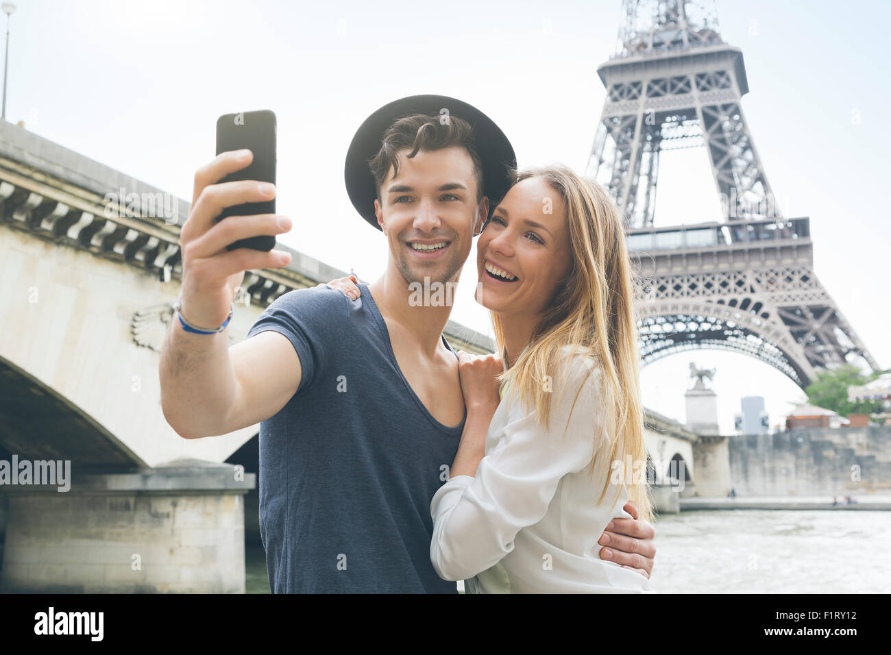 Couple en visite à Paris Banque D'Images