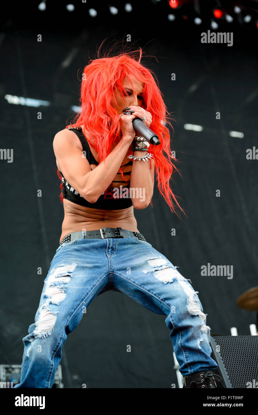 Heidi Berger de la Butcher Babies sur scène à la rébellion de 2015 Carolina. Banque D'Images Heidi Berger de la Butcher Babies sur scène à la rébellion de 2015 Carolina. Banque D'Images