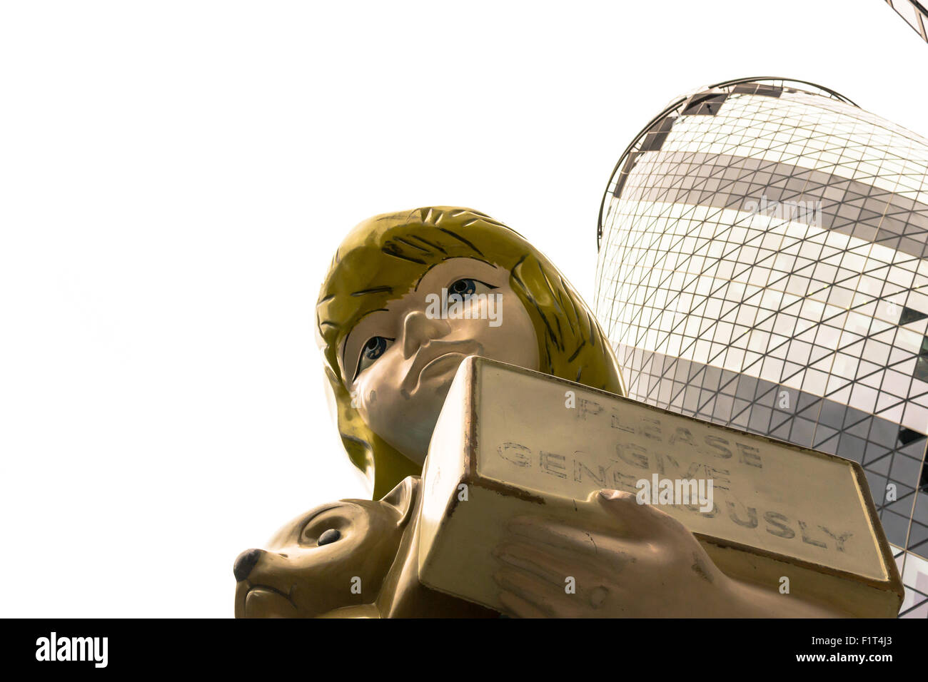 18 août 2015 - 22 pieds de Damien Hirst art bronze installation intitulée sur l'affichage de "bienfaisance" à Londres en tant qu'élément de Sculpture de th Banque D'Images