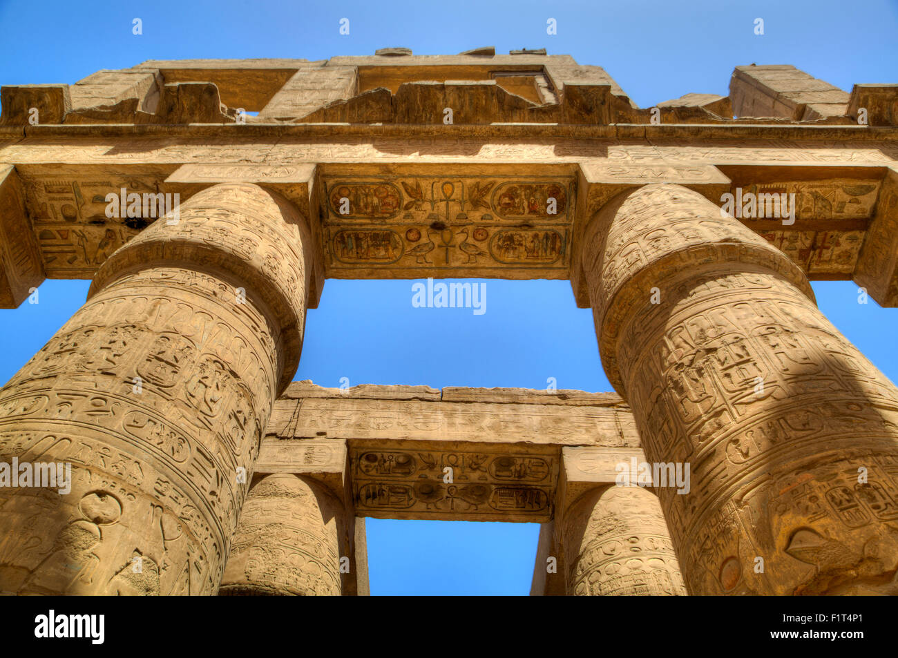 Colonnes de la salle hypostyle, Temple de Karnak, Louxor, Thèbes, Site du patrimoine mondial de l'UNESCO, l'Égypte, l'Afrique du Nord, Afrique Banque D'Images