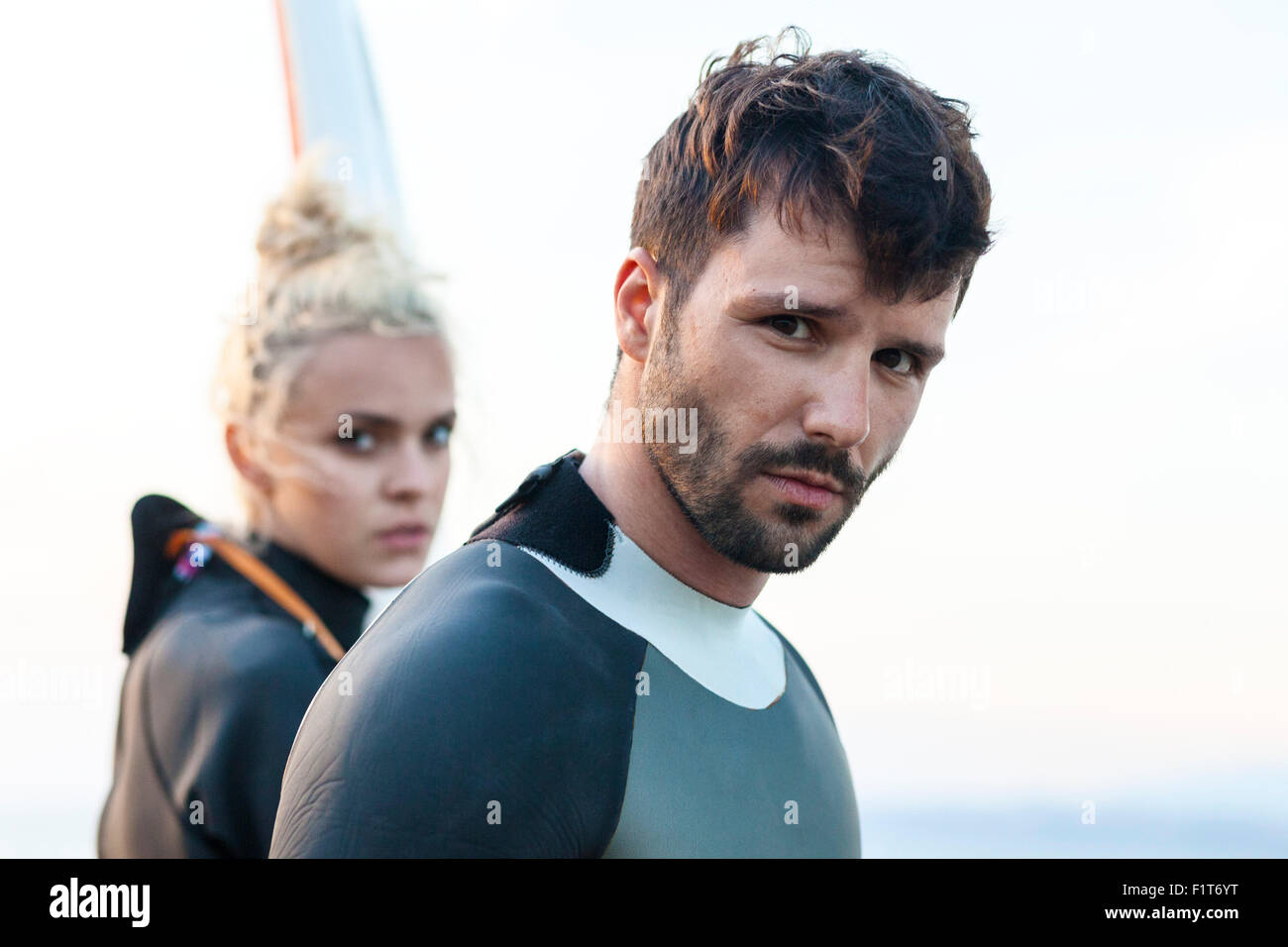 Deux surfeurs, portrait Banque D'Images