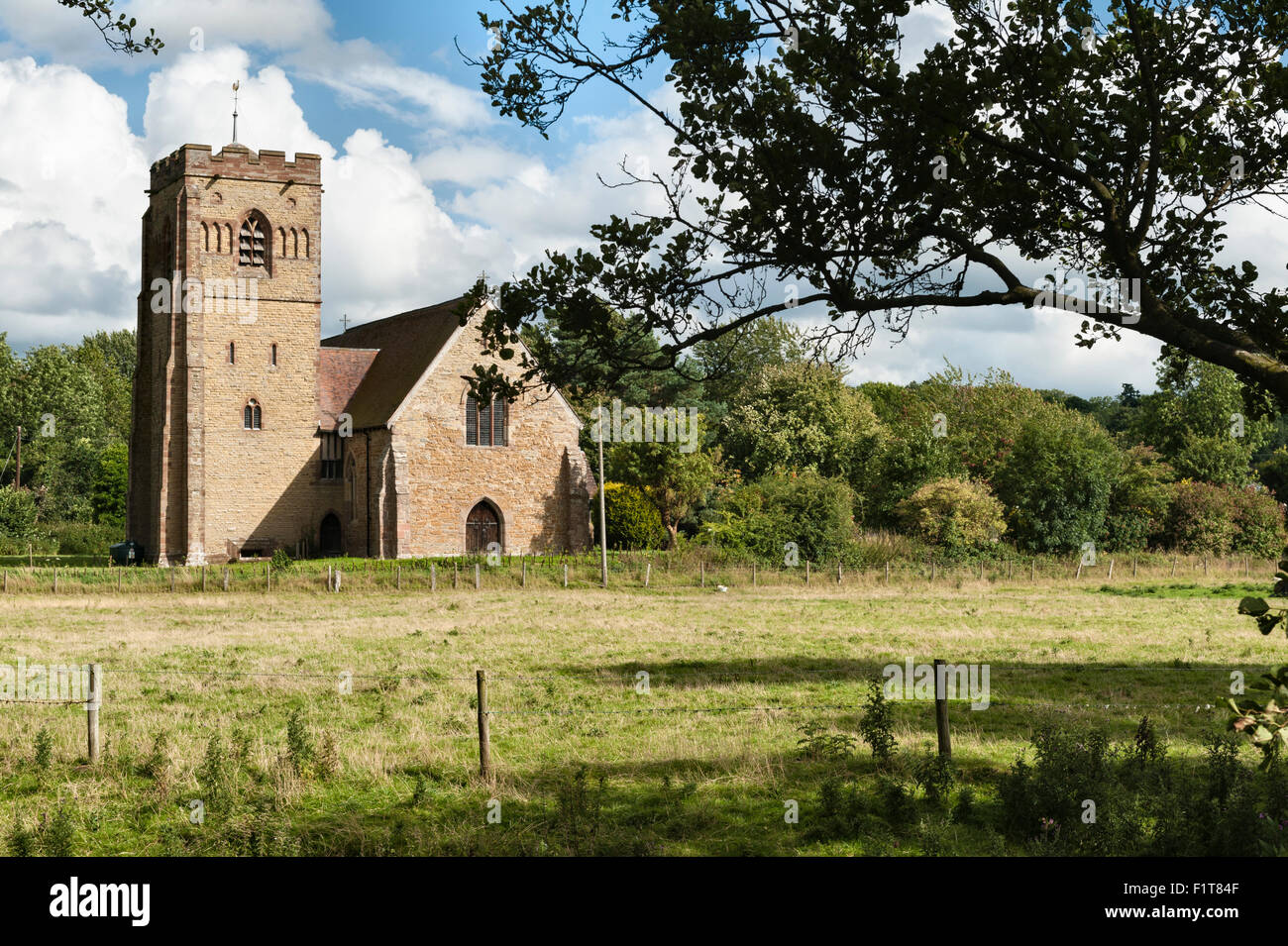 Clungunford, près de Craven Arms, Shropshire, au Royaume-Uni. L'église de St Cuthbert, construit autour de 1300 Banque D'Images