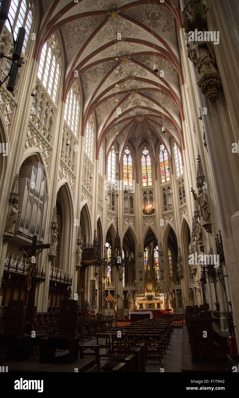 Intérieur de la cathédrale de Saint John, \'s-Hertogenbosch, Den ... Intérieur de la cathédrale de Saint John, \'s-Hertogenbosch, Den ...