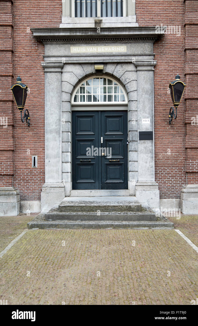Porte austère maison de correction, centre de détention provisoire de 's-Hertogenbosch, Den Bosch, la province de Brabant du Nord, Pays-Bas Banque D'Images