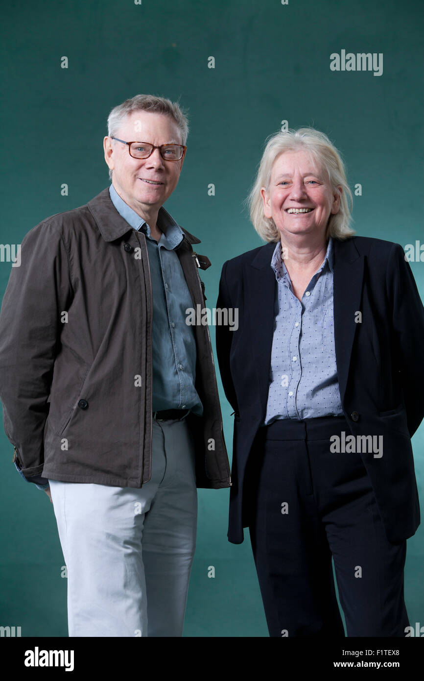 Stewart Lansley et Joanna Mack, co-auteurs de Breadline Britain, à l'Edinburgh International Book Festival 2015. Edimbourg, Ecosse. 18 août 2015 Banque D'Images