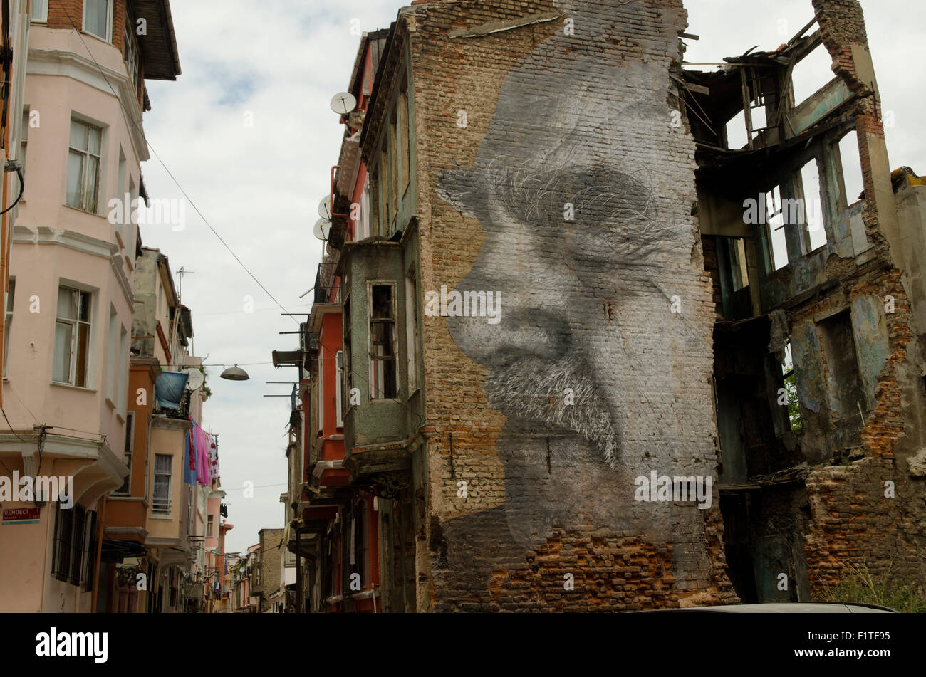 Les rides de la ville Street Art Istanbul par l'artiste français JR Banque D'Images