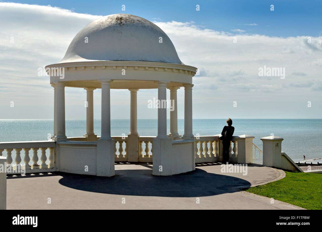 Orient Bexhill-on-Sea, Sussex, England, UK. Front de style édouardien, Colonnade, 1911 Construit pour marquer le couronnement du roi George V Banque D'Images