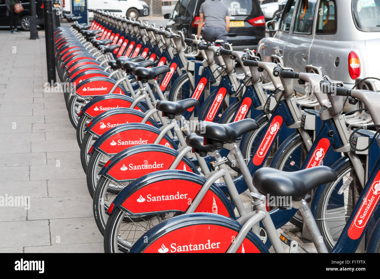 Location de vélos pour la ville de Londres. Connu sous le nom de Boris bikes ces parrainage de Santander. Banque D'Images