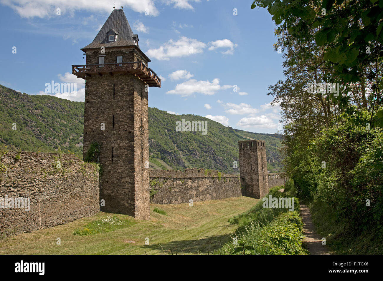 La vieille ville et Tour wall Oberwesel Allemagne Rhénanie-palatinat Site du patrimoine mondial de l'UNESCO Banque D'Images