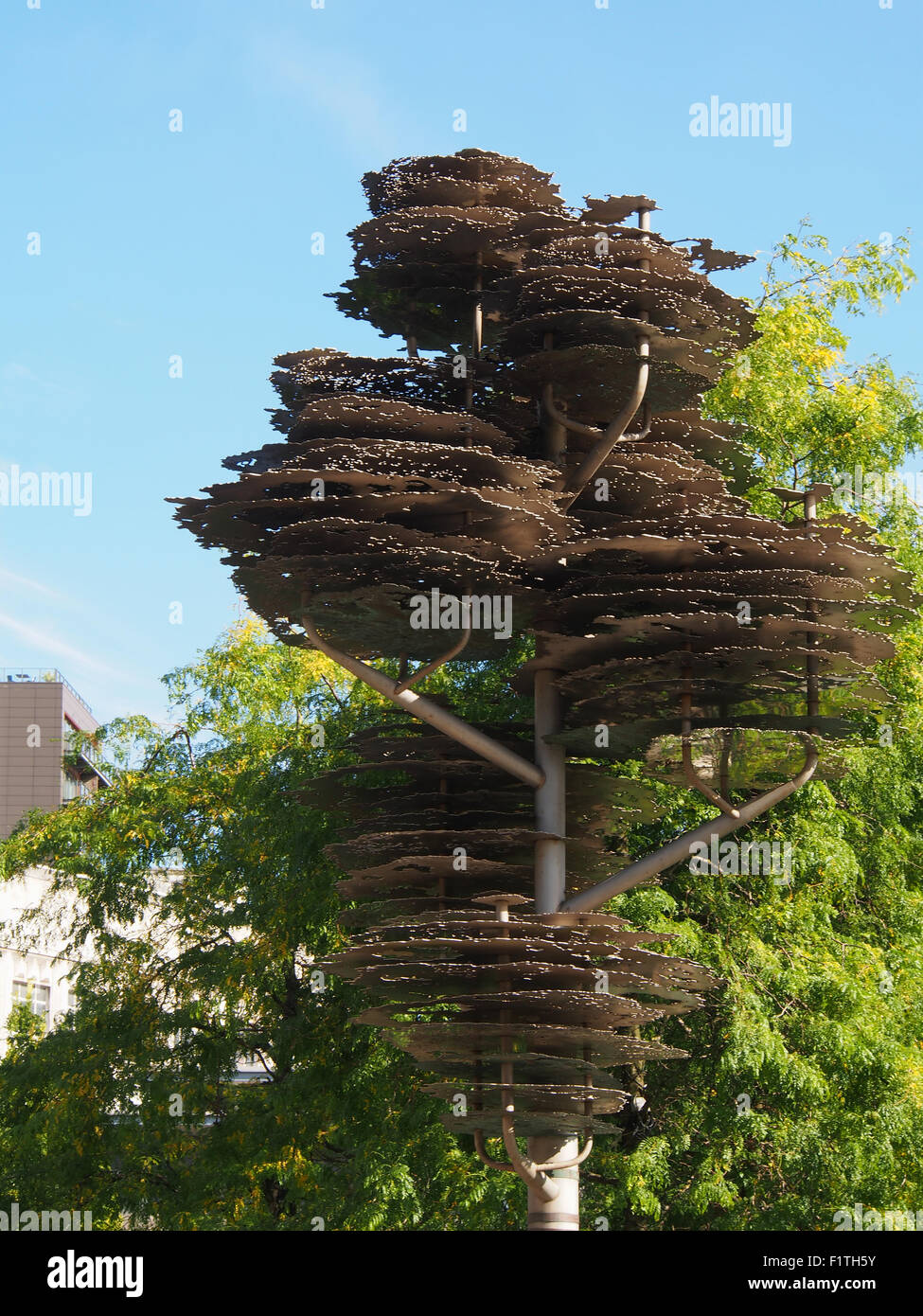 Arbre de souvenir dans les jardins de Piccadilly, Manchester, Royaume-Uni. Conçu par les artistes Wolfgang de fortifier et Fiona Heron. Banque D'Images