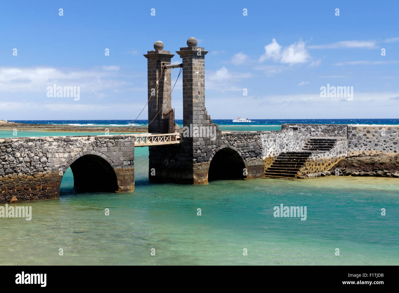 Puente de las Bolas (Pont des balles) pont-levis, Arrecife, capitale de  Lanzarote, îles Canaries, Espagne Photo Stock - Alamy