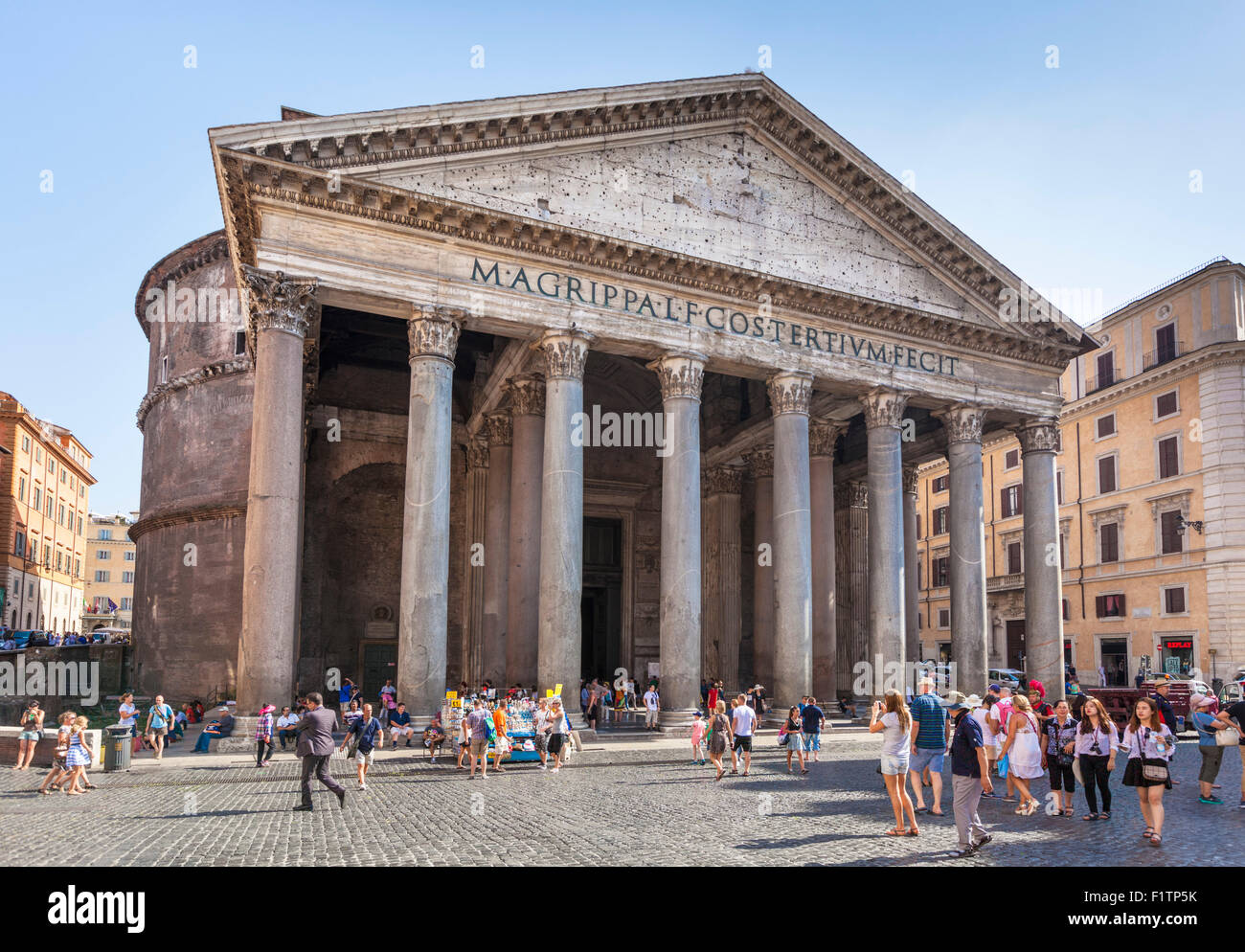 Le Panthéon temple de dieux romains et l'église façade extérieure Piazza della Rotonda Roma Rome Lazio Italie Europe de l'UE Banque D'Images