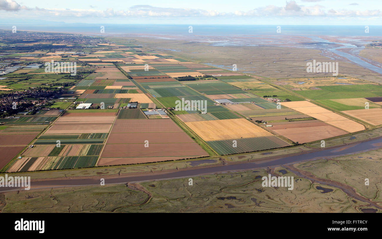 Vue aérienne des terres agricoles à Hesketh Bank & Réserve naturelle de l'estuaire de Ribble, Lancashire, UK Banque D'Images