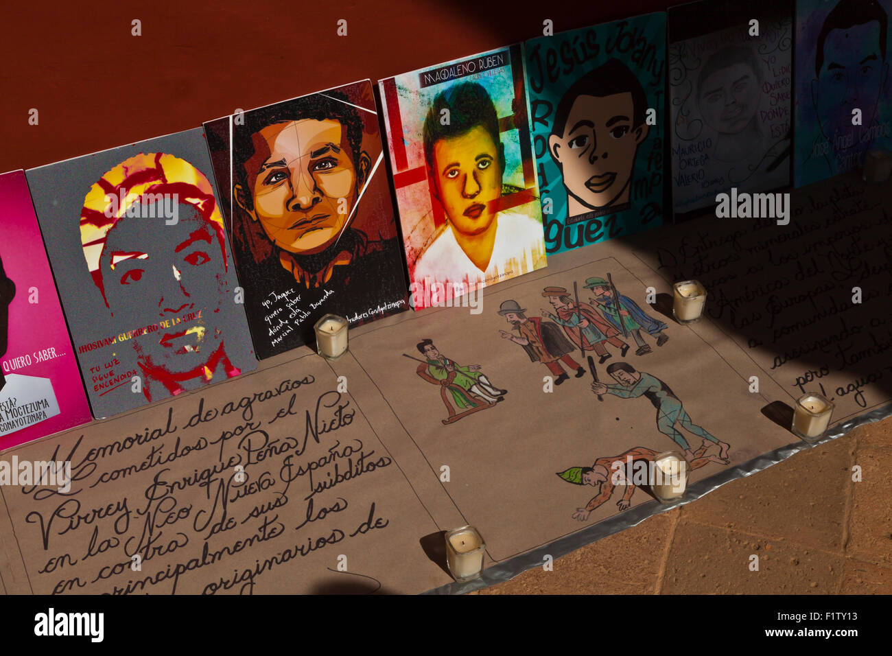 Les peintures de l'étudiants mexicains qui ont été tués et dans dissapeard 2014- OAXACA Banque D'Images