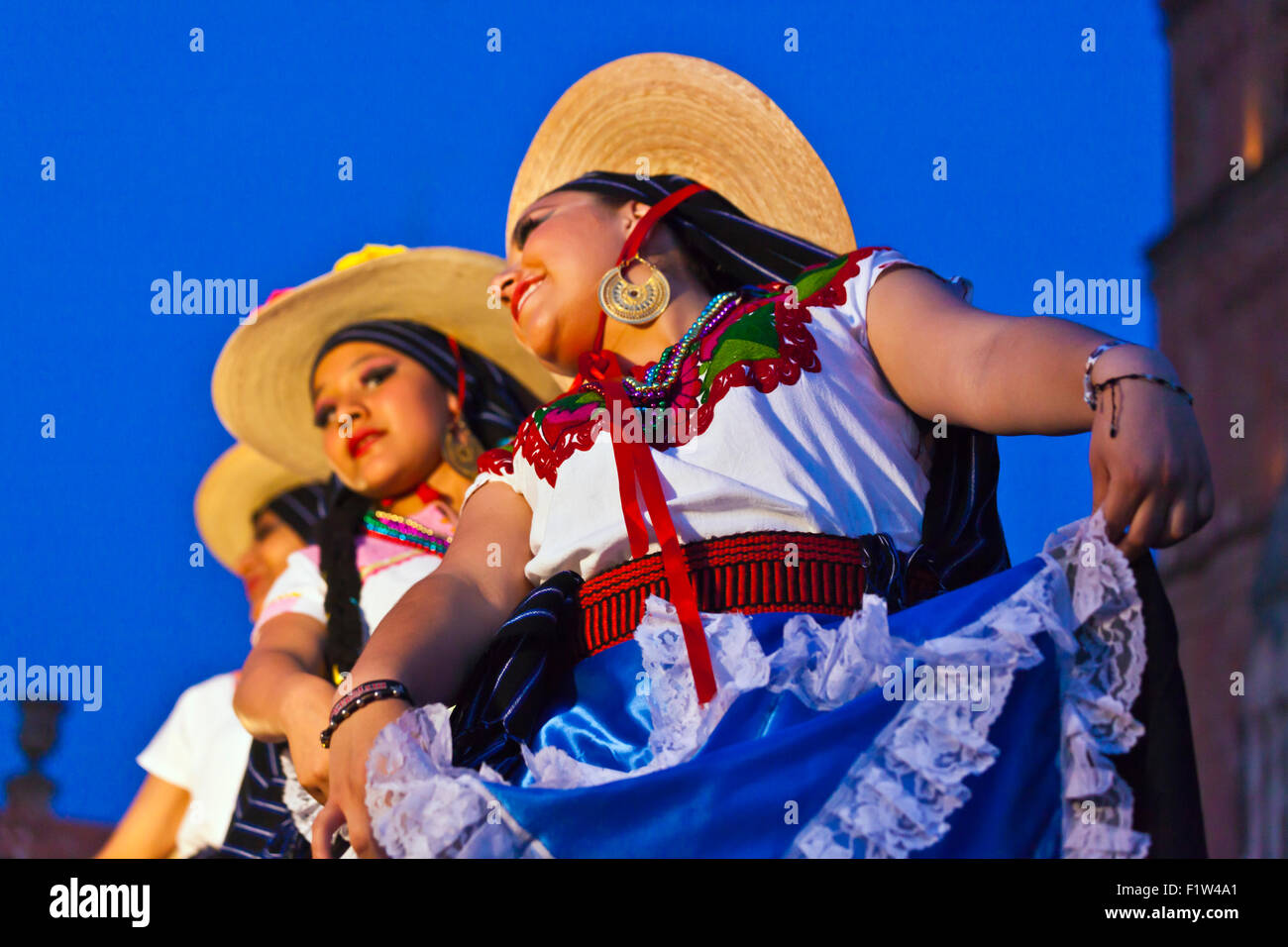 La danse du chapeau mexicain Banque de photographies et d'images à haute  résolution - Alamy