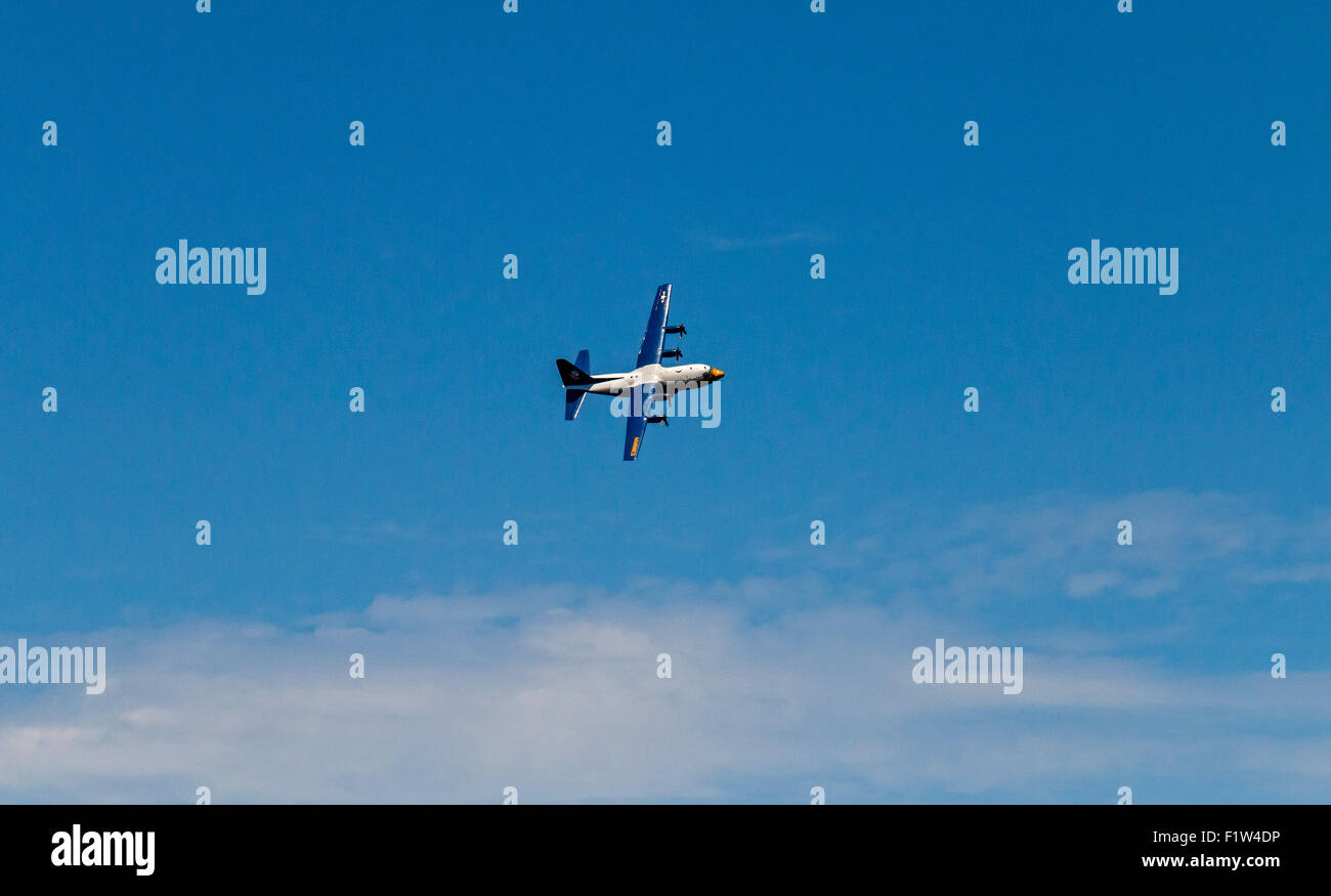"Fat Albert", un C-130, ouvre la partie des Blue Angels de Seafair Seattle's Air Show. Banque D'Images