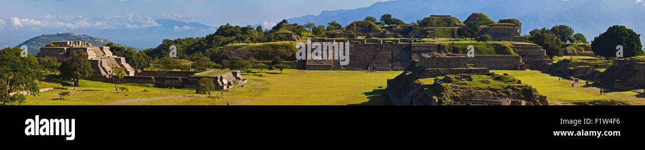 Panarama en direction sud à l'hôtel Grand Plaza, à MONTE ALBAN qui date de 500 avant J.-C. - Oaxaca, Mexique Banque D'Images