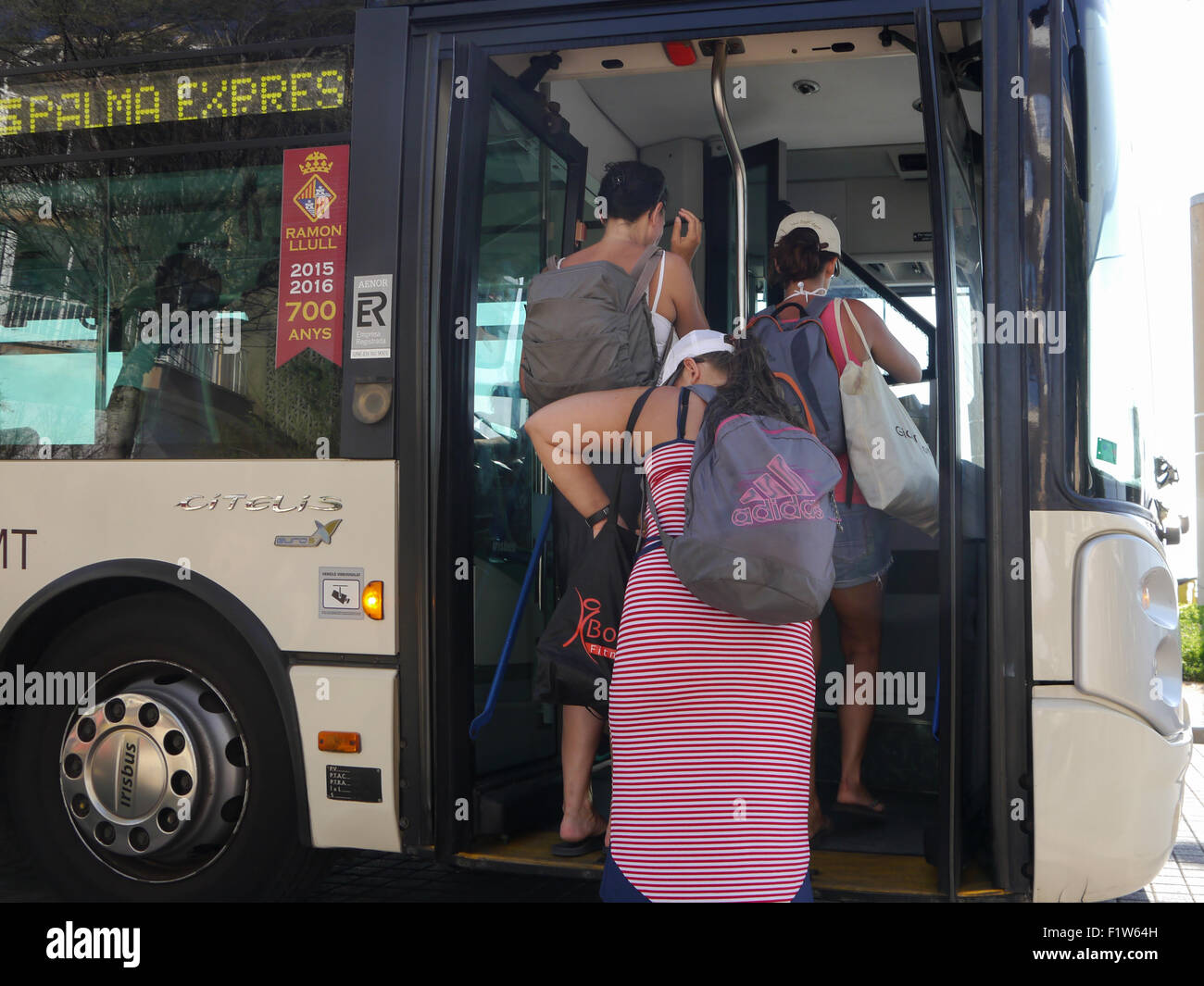 Bus mallorca Banque de photographies et d'images à haute résolution - Alamy