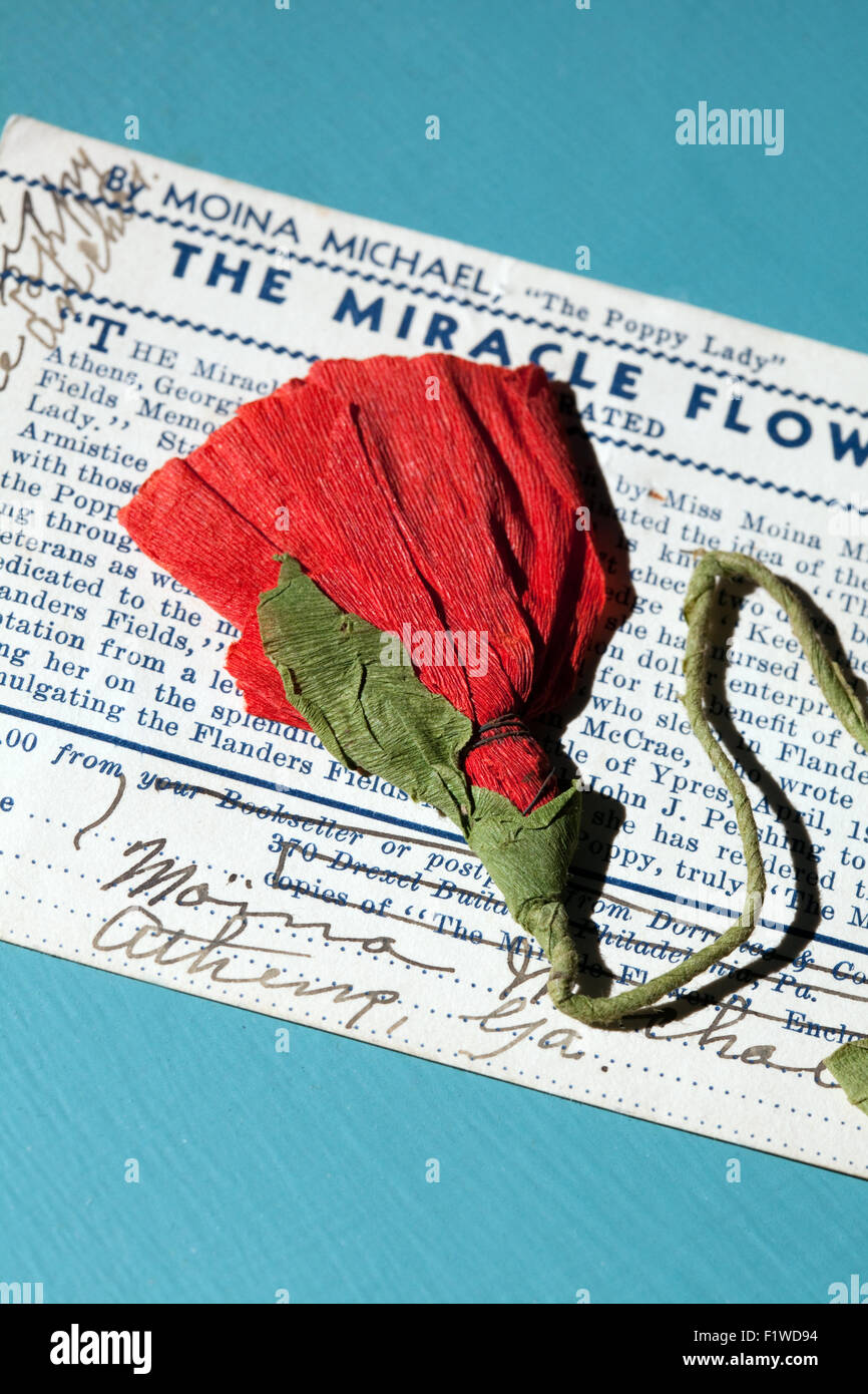 Coquelicot du Souvenir fait main par American Woman Belle Moina Michael, afin de recueillir des fonds pour les anciens combattants de la Première Guerre mondiale Banque D'Images