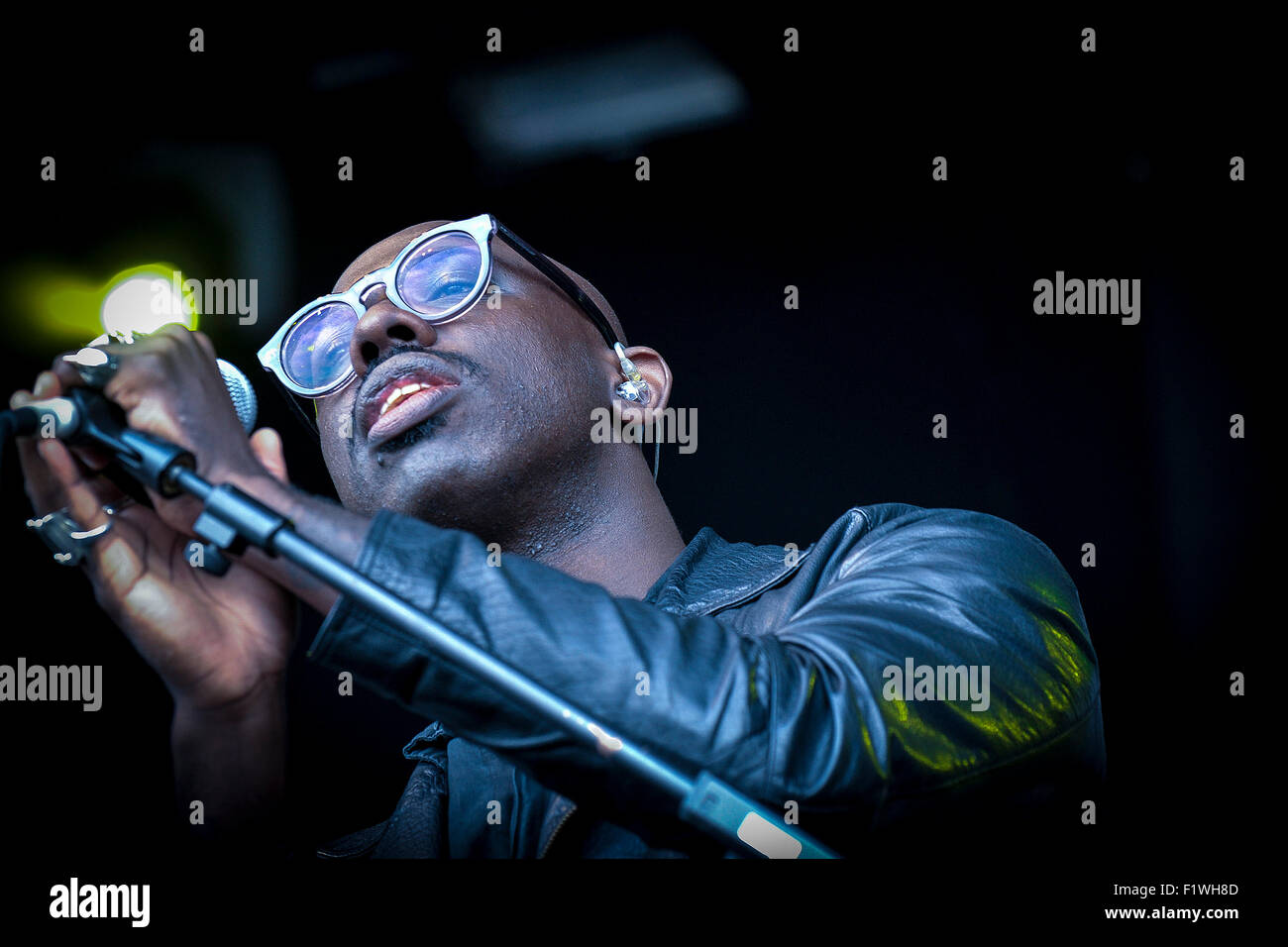 L'exécution de l'ensemble à Ghostpoet Personnes Festival à Brighton. Banque D'Images