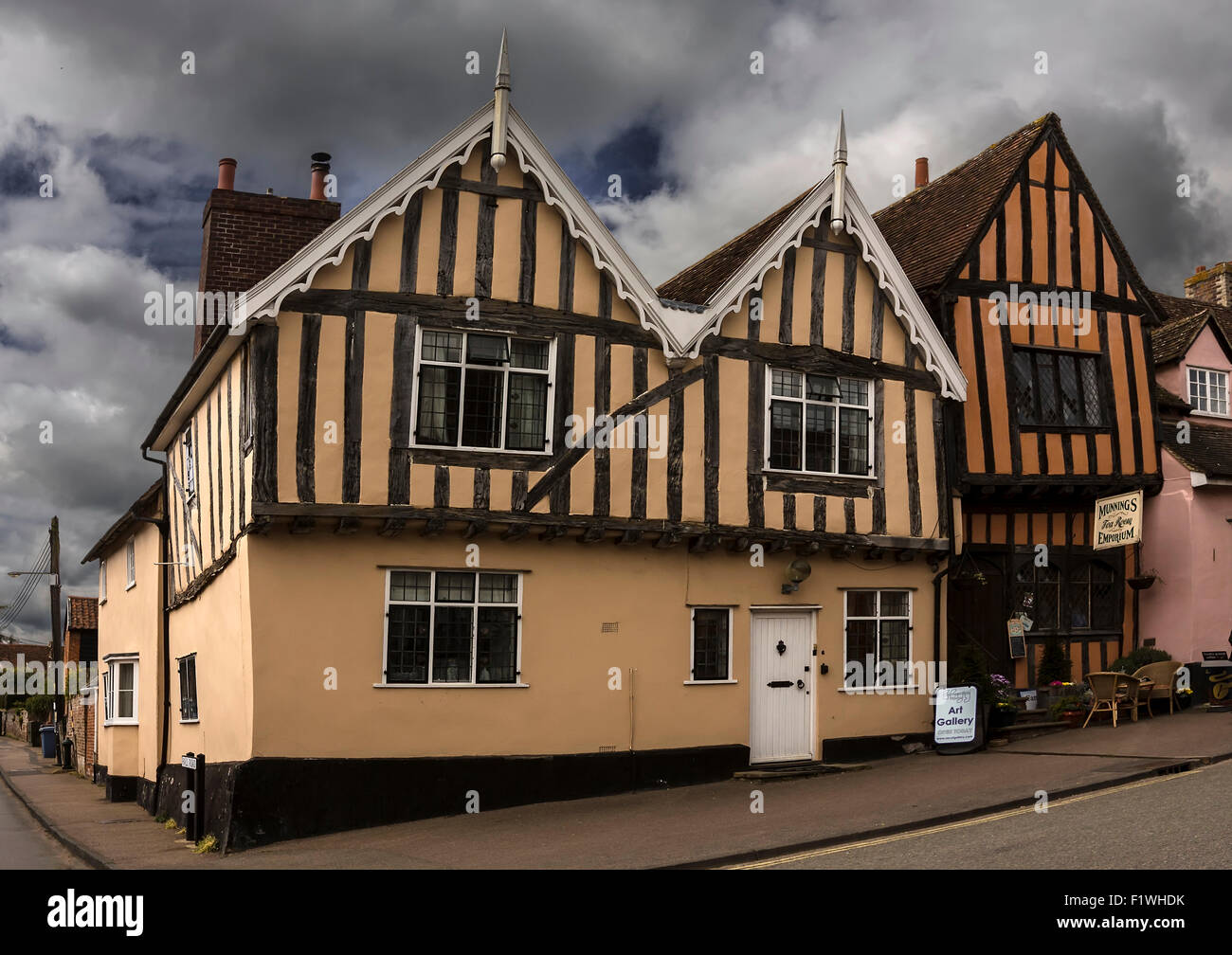 Lavenham, un village et une paroisse civile dans le Suffolk, en Angleterre, a noté pour sa 15e siècle, l'église médiévale à colombages cottages. Banque D'Images