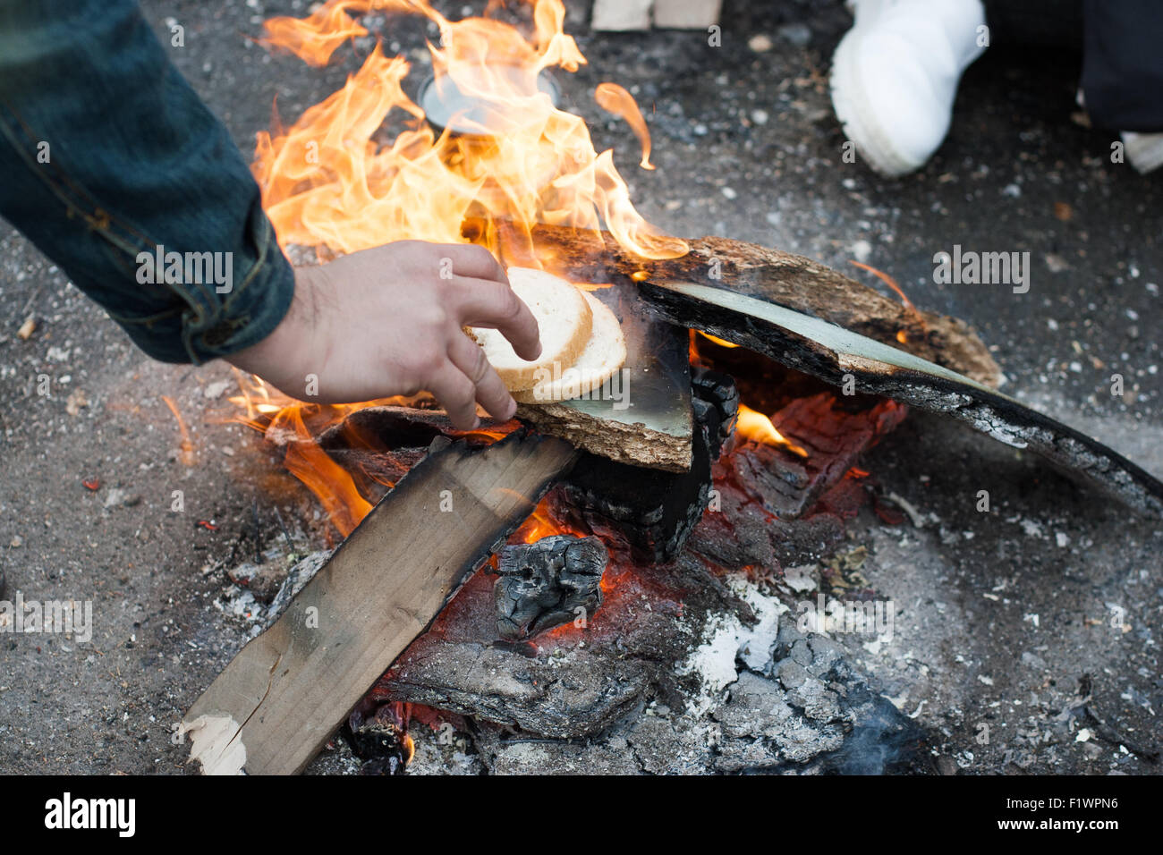 Petit-déjeuner d'immigrants illégaux en provenance d'Afghanistan , Calais, France Banque D'Images