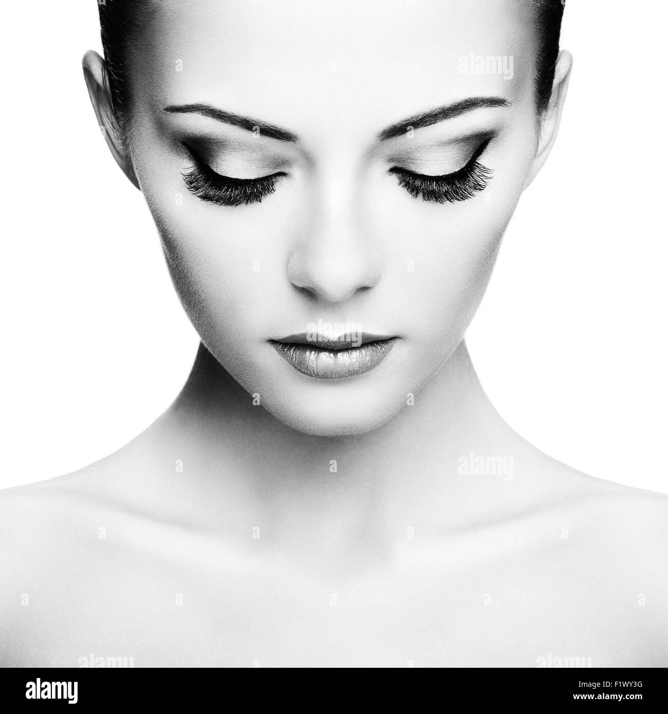 Woman heavy makeup white Banque d'images noir et blanc - Alamy