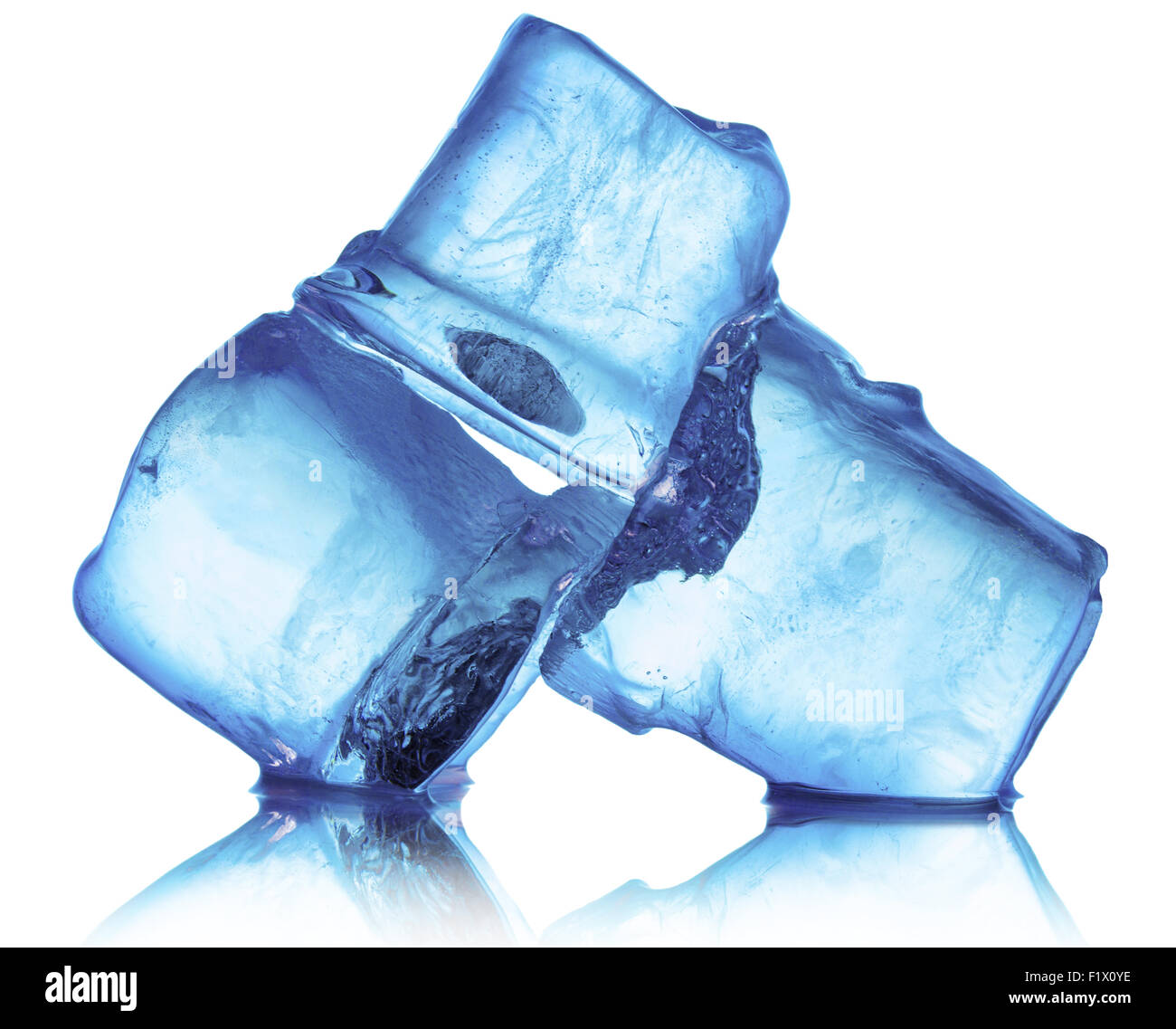 Des cubes de glace isolé sur le fond blanc. Banque D'Images