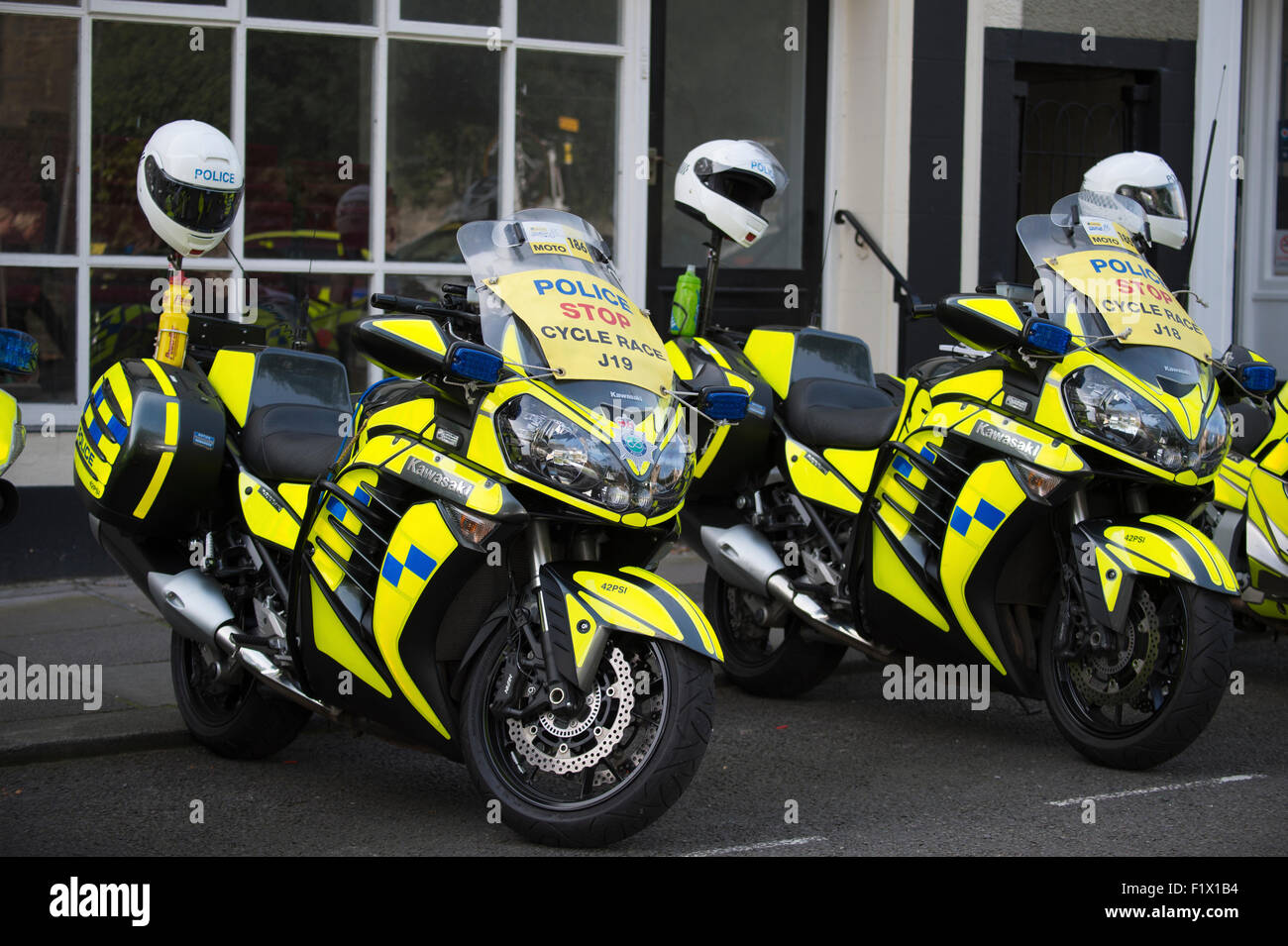 Groupe d'Escorte moto de la Police nationale sur le Tour de Grande-Bretagne 2015 Aviva course cycle en Clitheroe, Lancashire. Banque D'Images