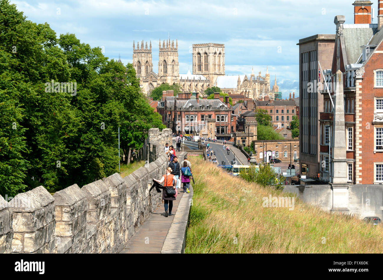 La cathédrale de York des murs de la ville, près de Lendal Bridge, ville de York, Yorkshire, Angleterre, Royaume-Uni Banque D'Images