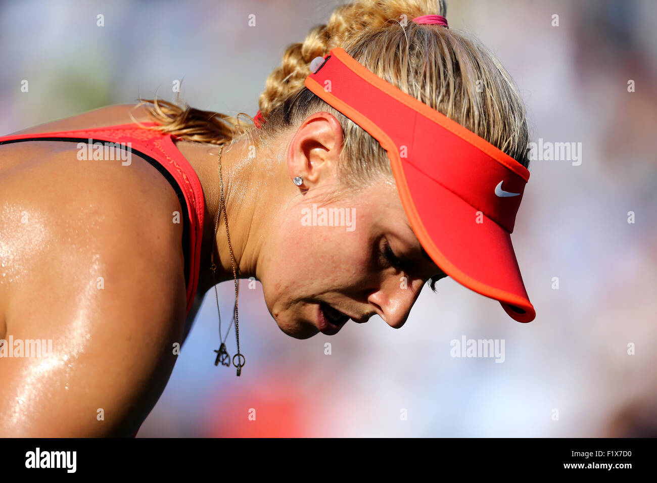 Flushing Meadows, New York, USA. 07Th Nov, 2015. Sabine Lisicki d'Allemagne après avoir perdu son quatrième match contre : Simona, le numéro 2 des semences provenant de la Roumanie, à l'US Open à Flushing Meadows, New York le 7 septembre 2015. A remporté le match : en trois ensembles : © Adam Stoltman/Alamy Live News Banque D'Images Flushing Meadows, New York, USA. 07Th Nov, 2015. Sabine Lisicki d'Allemagne après avoir perdu son quatrième match contre : Simona, le numéro 2 des semences provenant de la Roumanie, à l'US Open à Flushing Meadows, New York le 7 septembre 2015. A remporté le match : en trois ensembles : © Adam Stoltman/Alamy Live News Banque D'Images