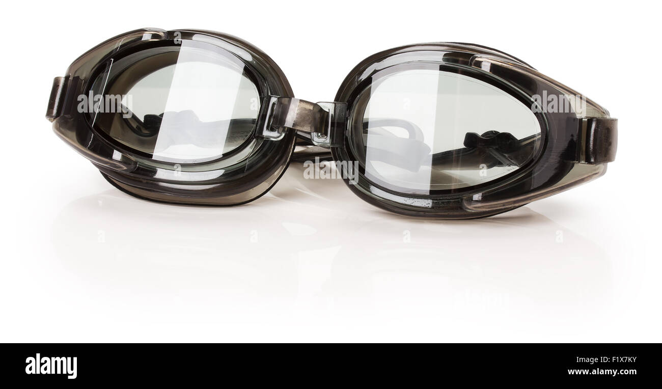 Lunettes de natation noir isolé sur le fond blanc. Banque D'Images