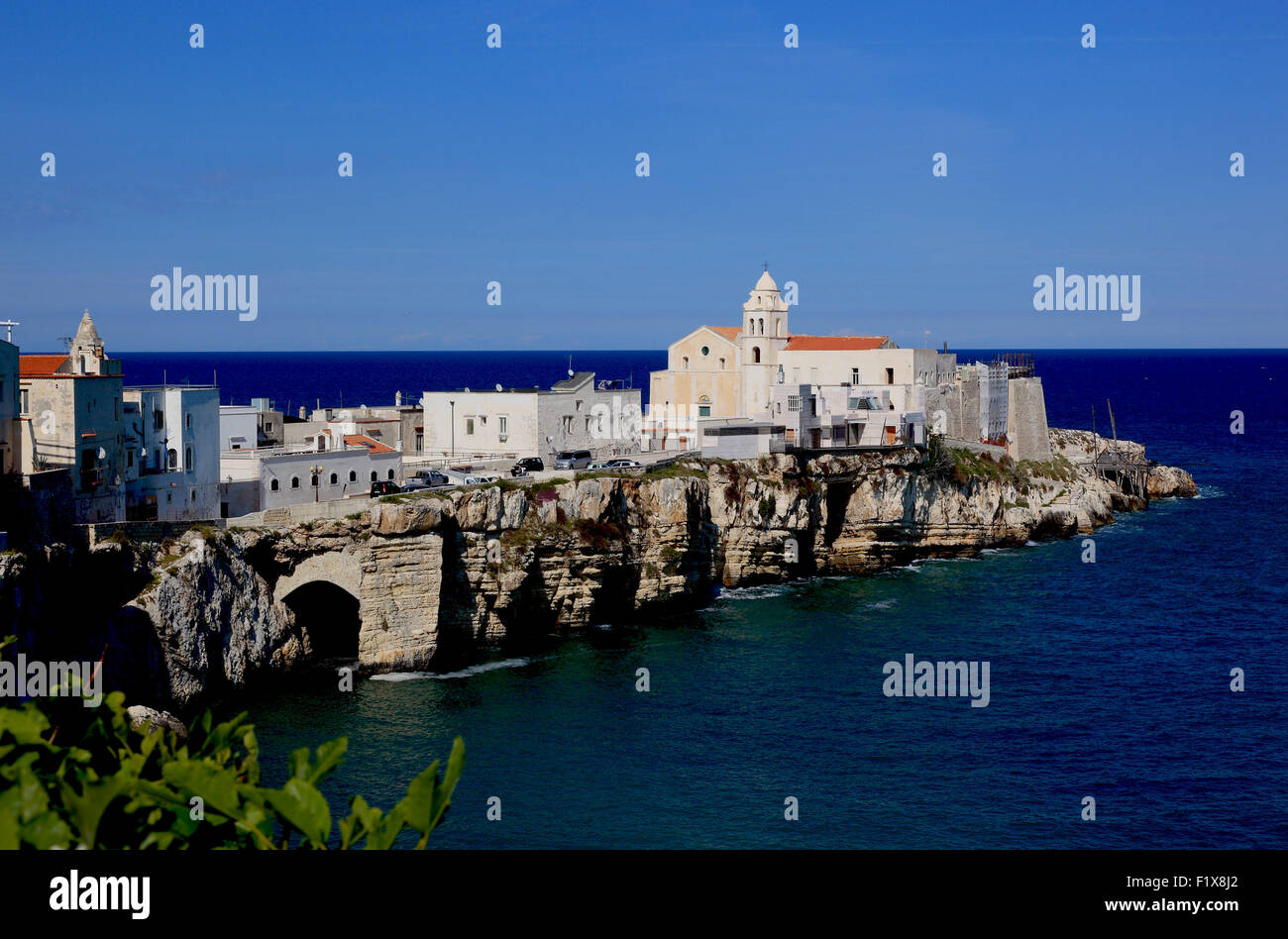 Vieille ville et église de La chiesa di Santa Croce, Vieste, Gargano, Pouilles, Italie Banque D'Images