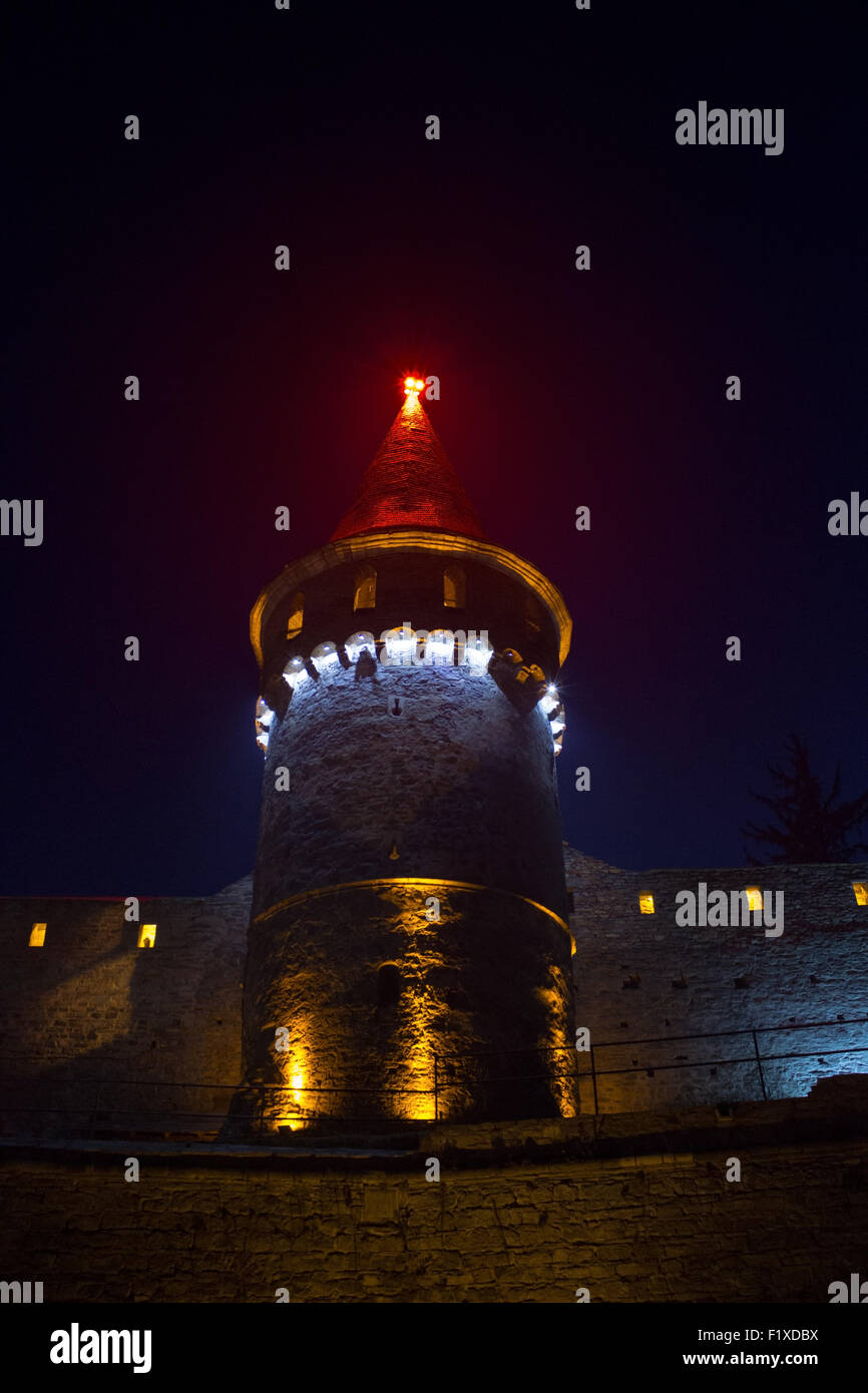 Vue de la nuit de l'ancien château. Banque D'Images