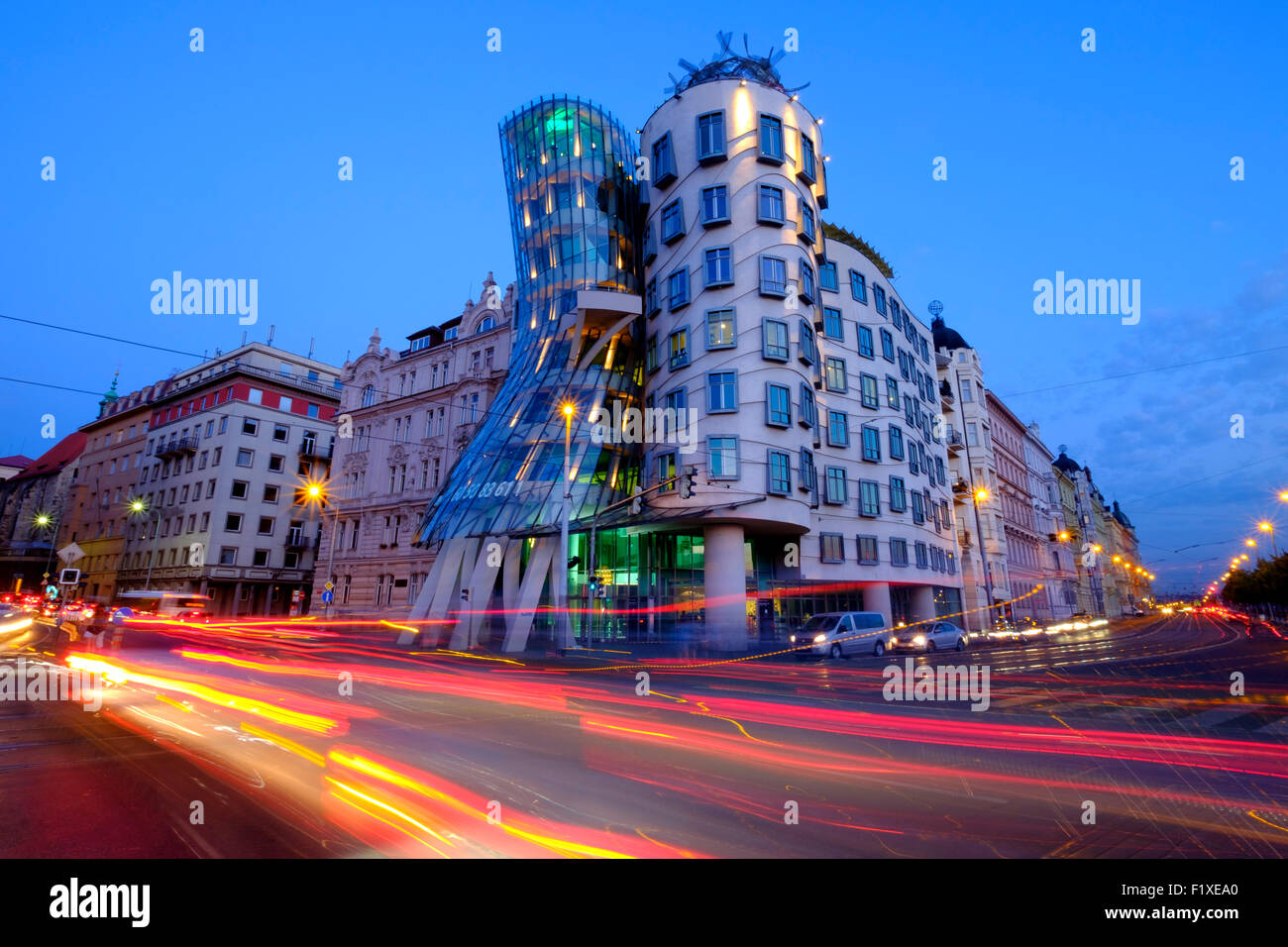 La maison qui danse Fred et Ginger, par Vlado Milunić et architectes Frank Gehry, à Prague, République Tchèque, Europe Banque D'Images