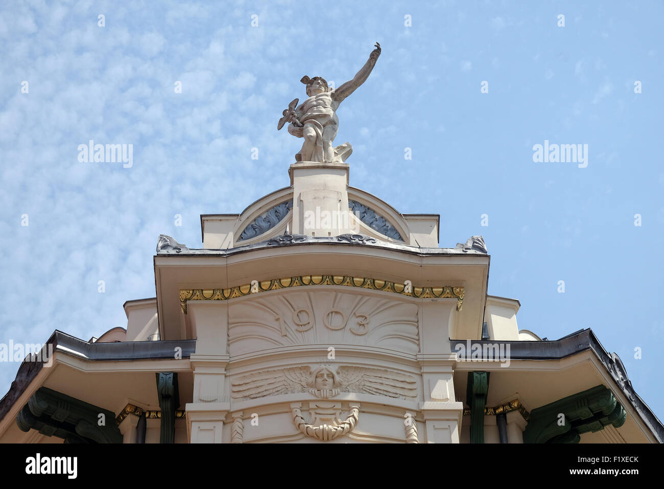 Mercure, le dieu romain, en haut de la Galeria Emporium, ancien Mercure Centre (1903), Ljubljana, Slovénie, le 30 juin, 2015 Banque D'Images