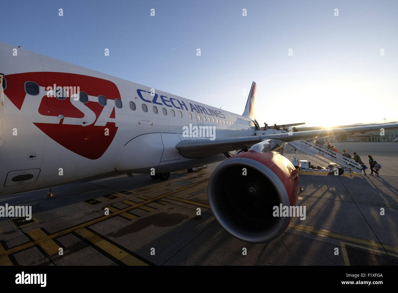 Les passagers d'un avion Czech Airlines Banque D'Images