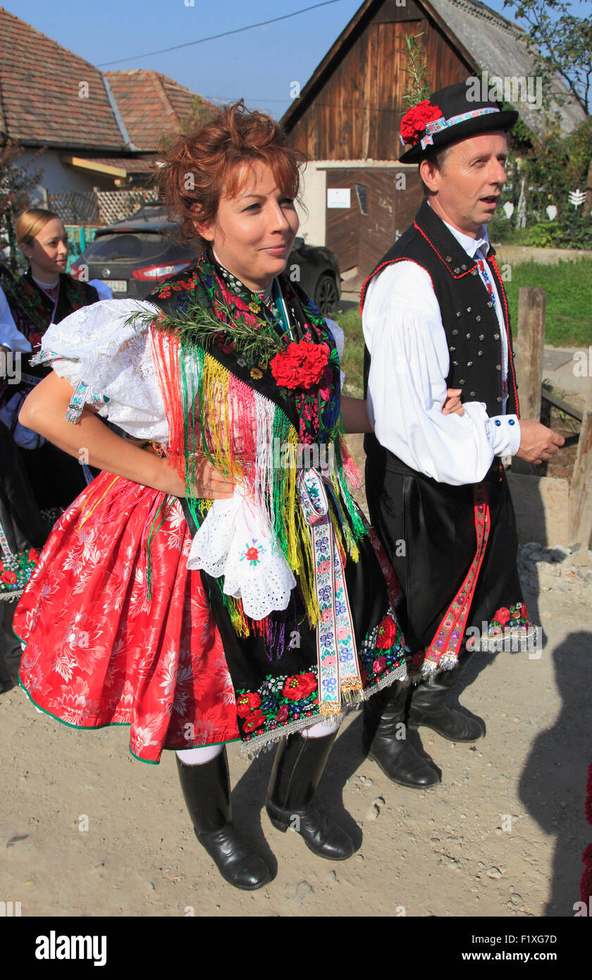 Hongrie Hollókő harvest festival personnes Banque D'Images