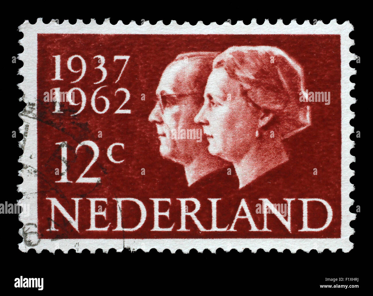 Timbres en Pays-Bas montre des portraits de la Reine Juliana (1909-2004) et le Prince Bernhard (1911-2004), circa 1962 Banque D'Images