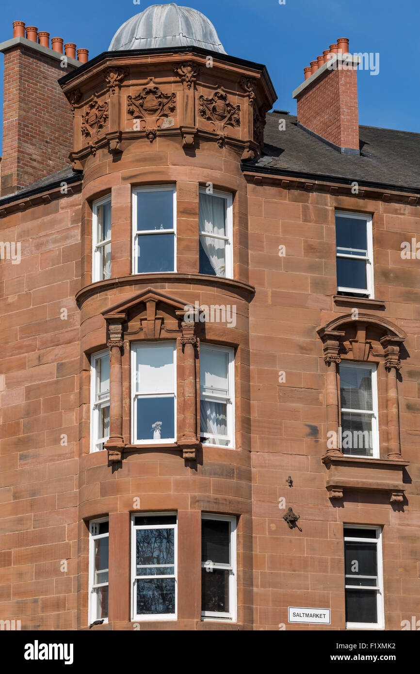 Détail d'un tenement en grès rouge sur Saltmarket dans la ville marchande de Glasgow, en Écosse, au Royaume-Uni Banque D'Images